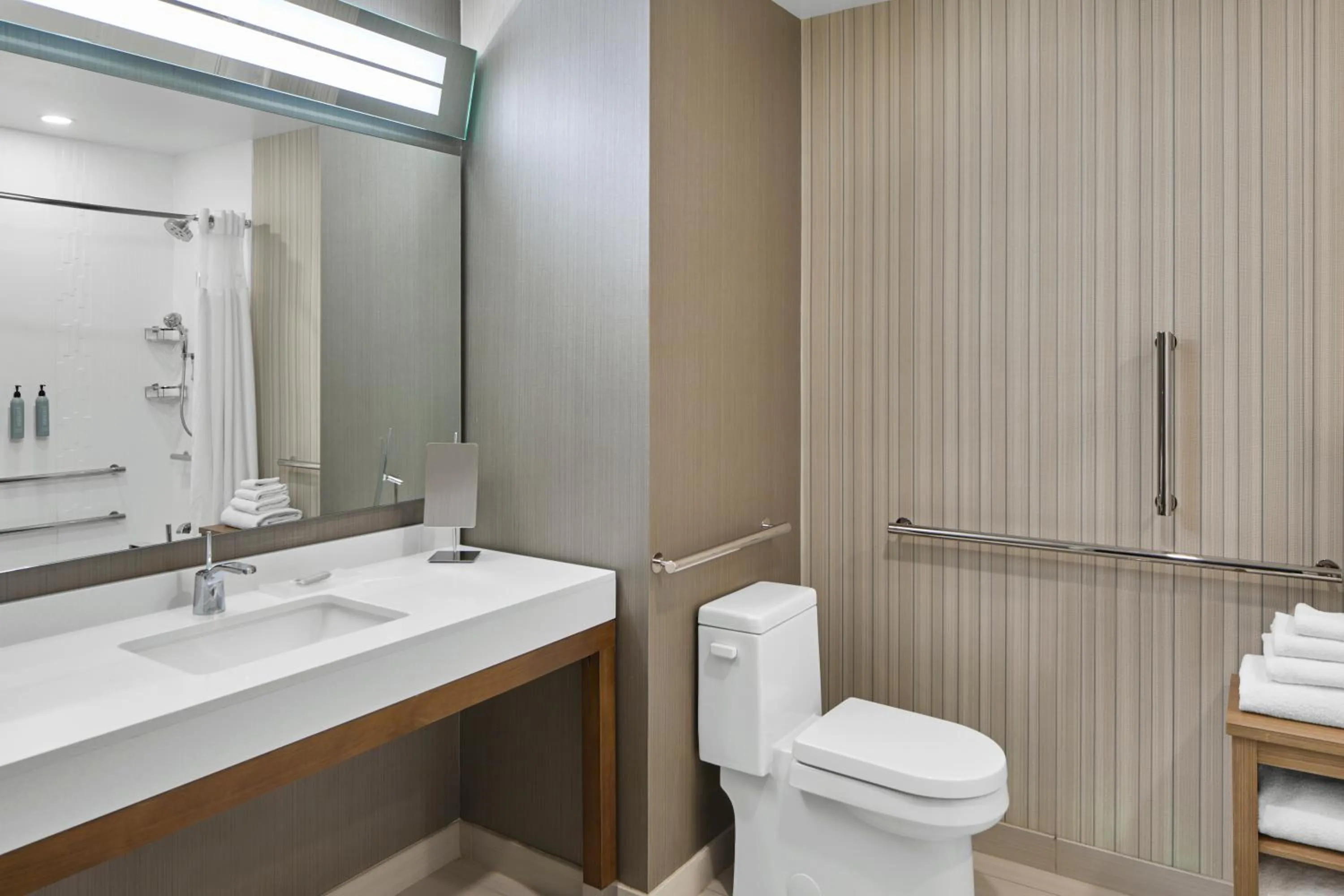 Bathroom in Courtyard by Marriott Albany Troy/Waterfront