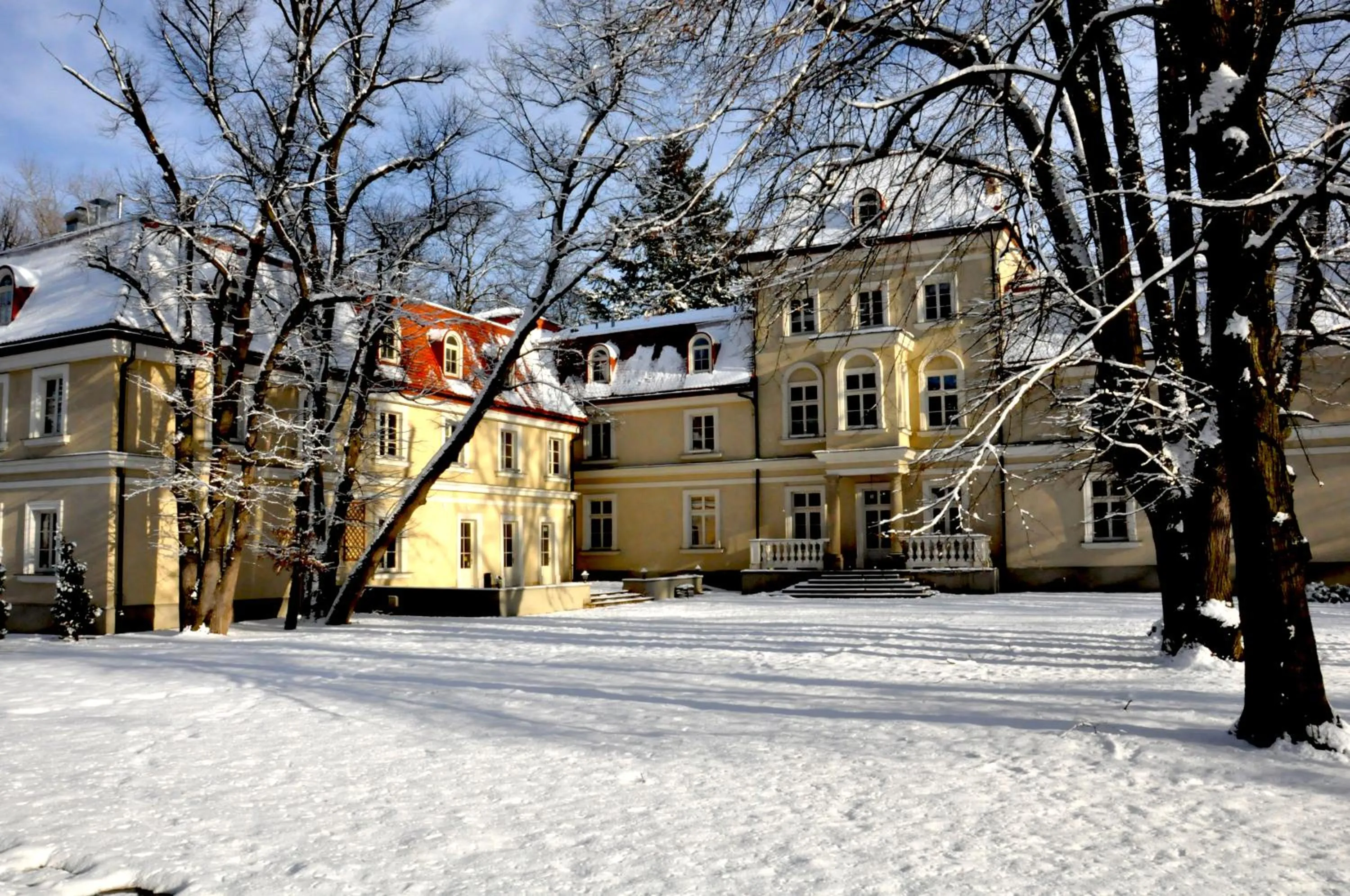 Property building in Dwór Sieraków