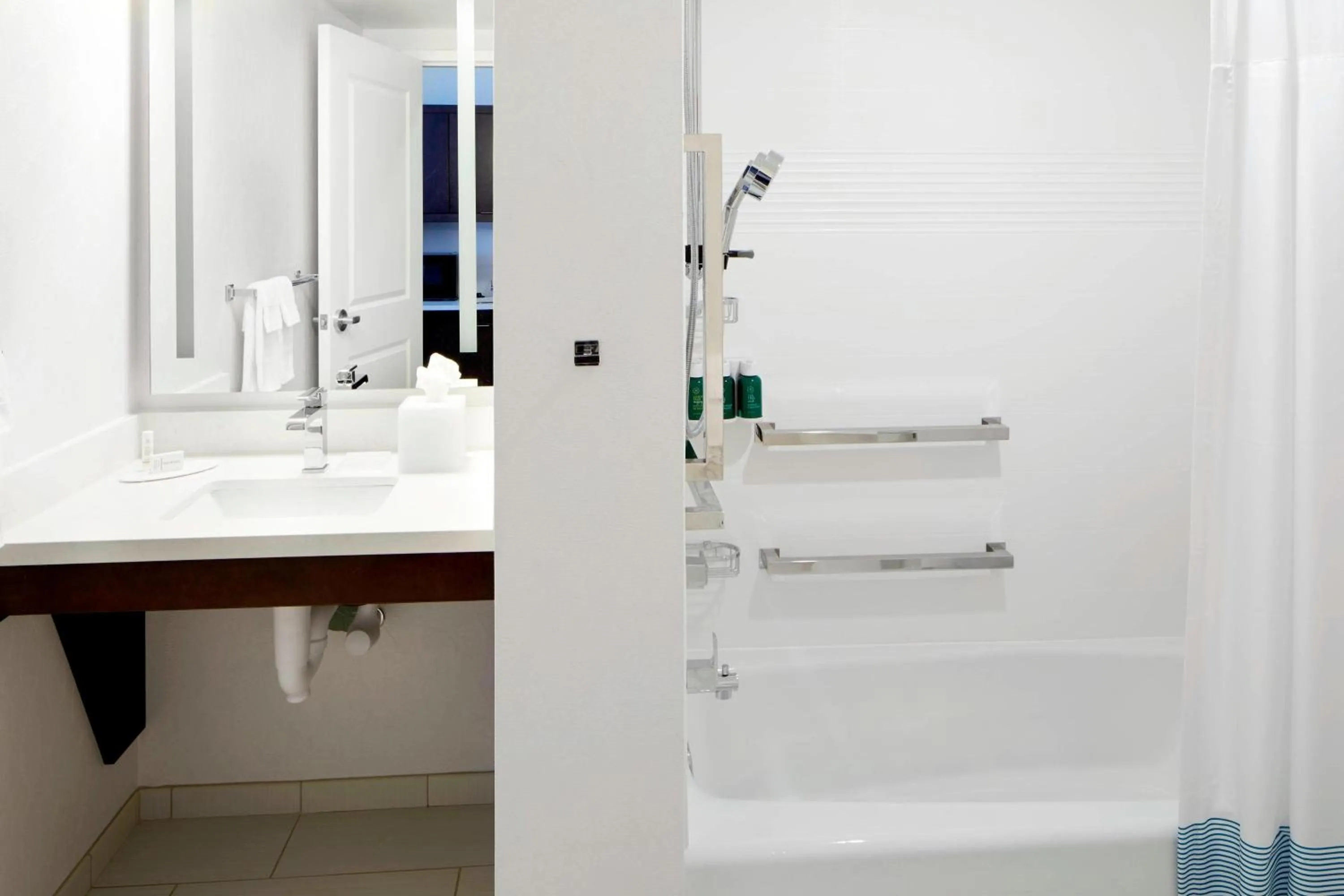 Bathroom in TownePlace Suites by Marriott Columbus Easton Area