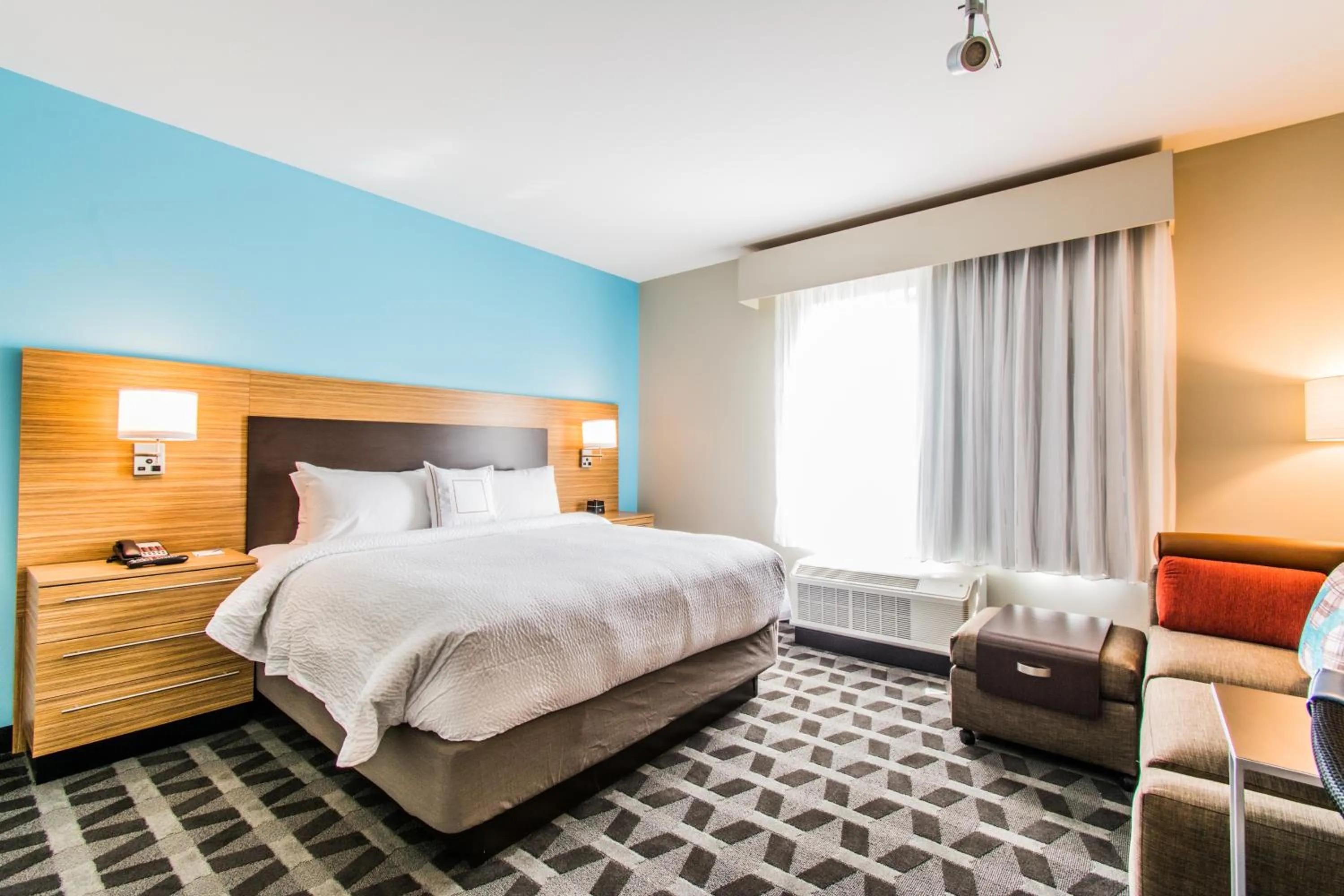 Property building, Bed in TownePlace Suites by Marriott Evansville Newburgh