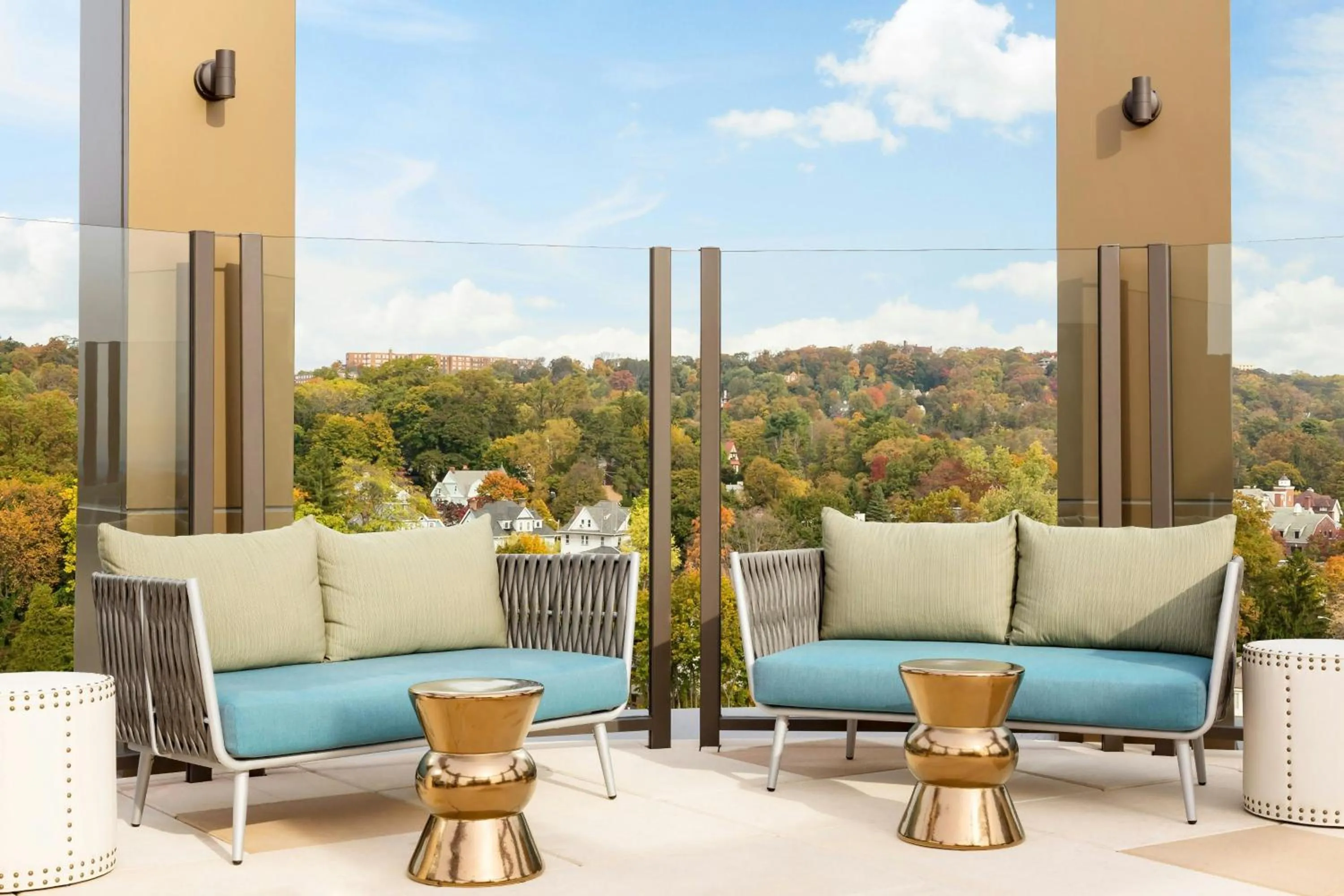 Lounge or bar in The MC, Autograph Collection