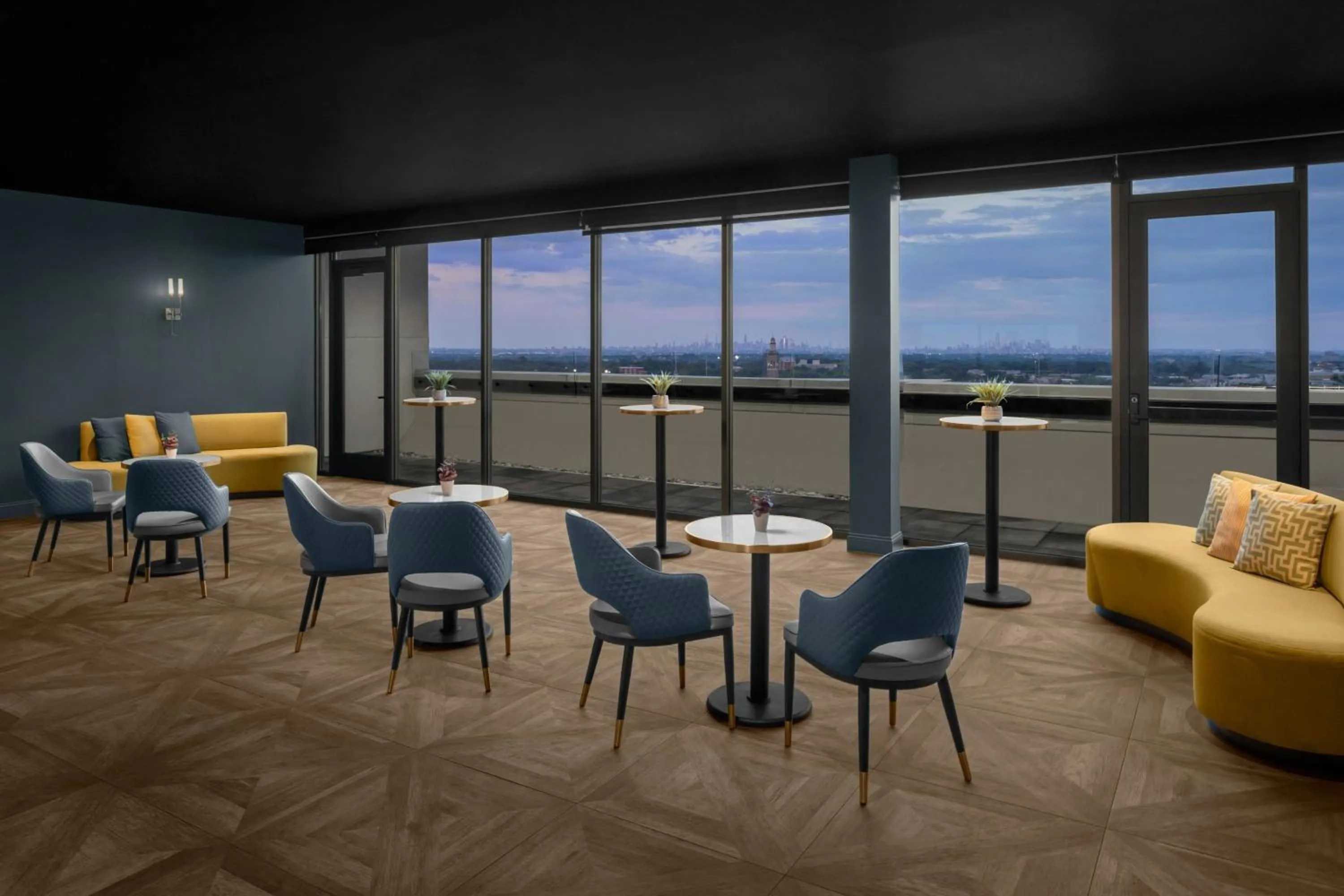 Restaurant/places to eat in The MC, Autograph Collection