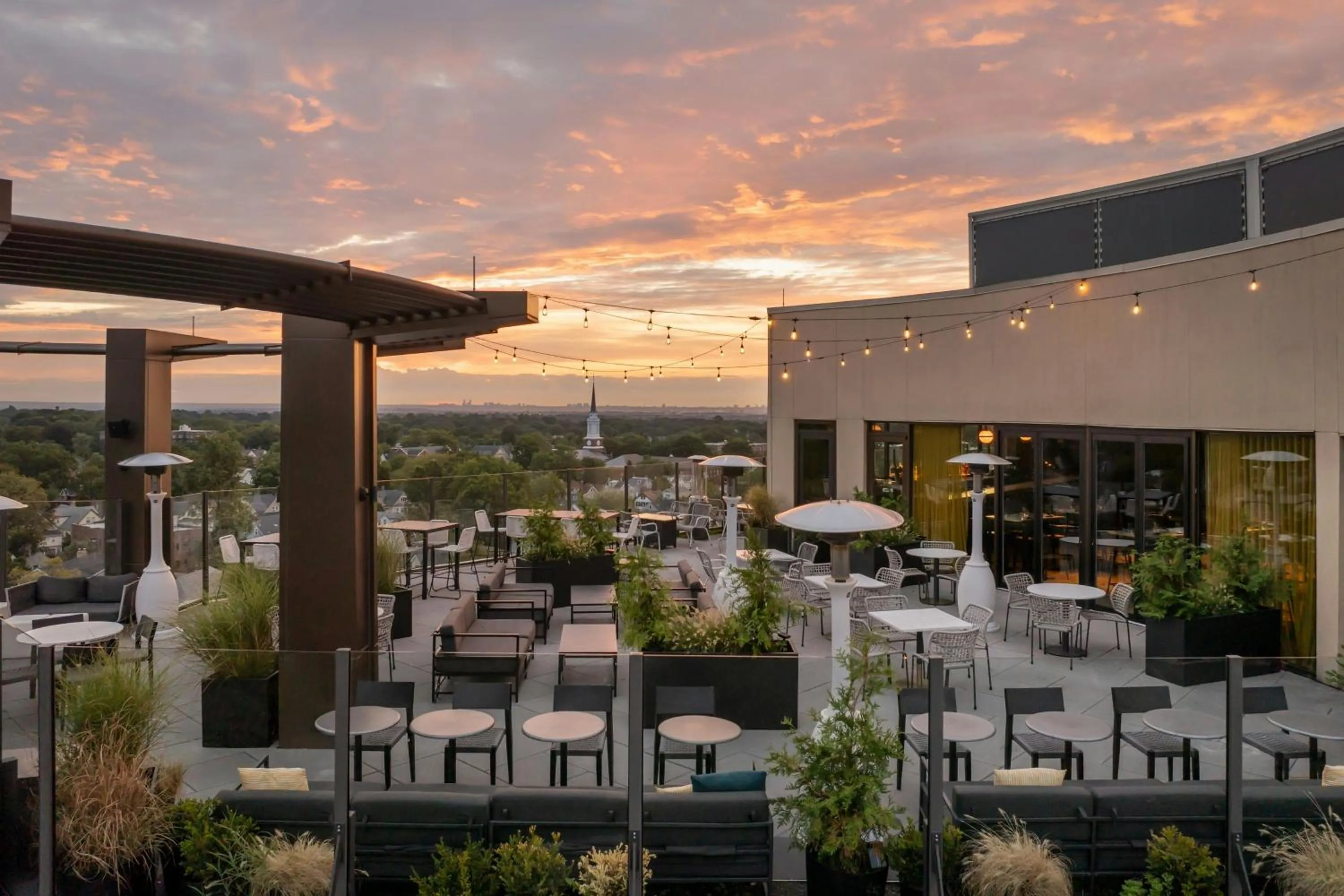 Restaurant/places to eat in The MC, Autograph Collection