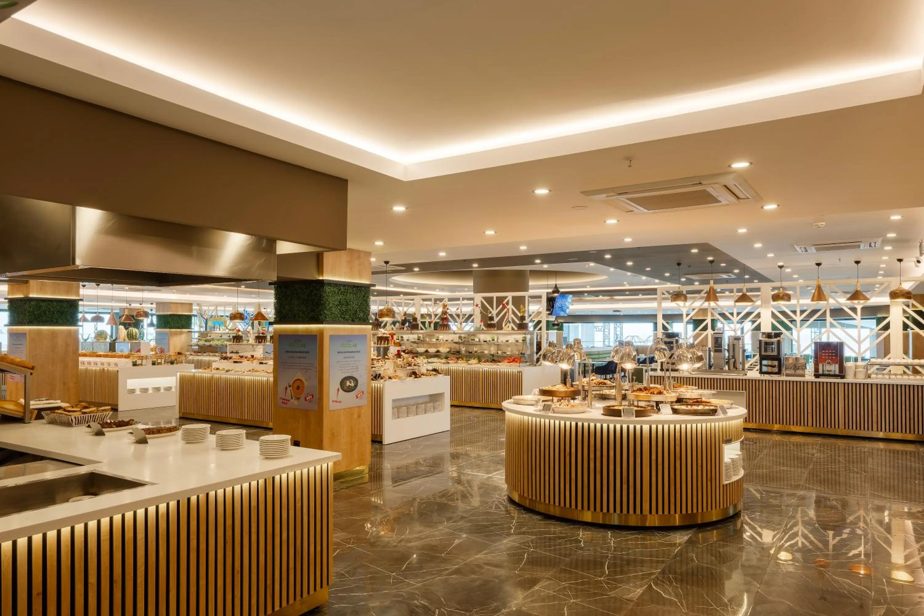 Restaurant/places to eat in Sailor's Beach Club