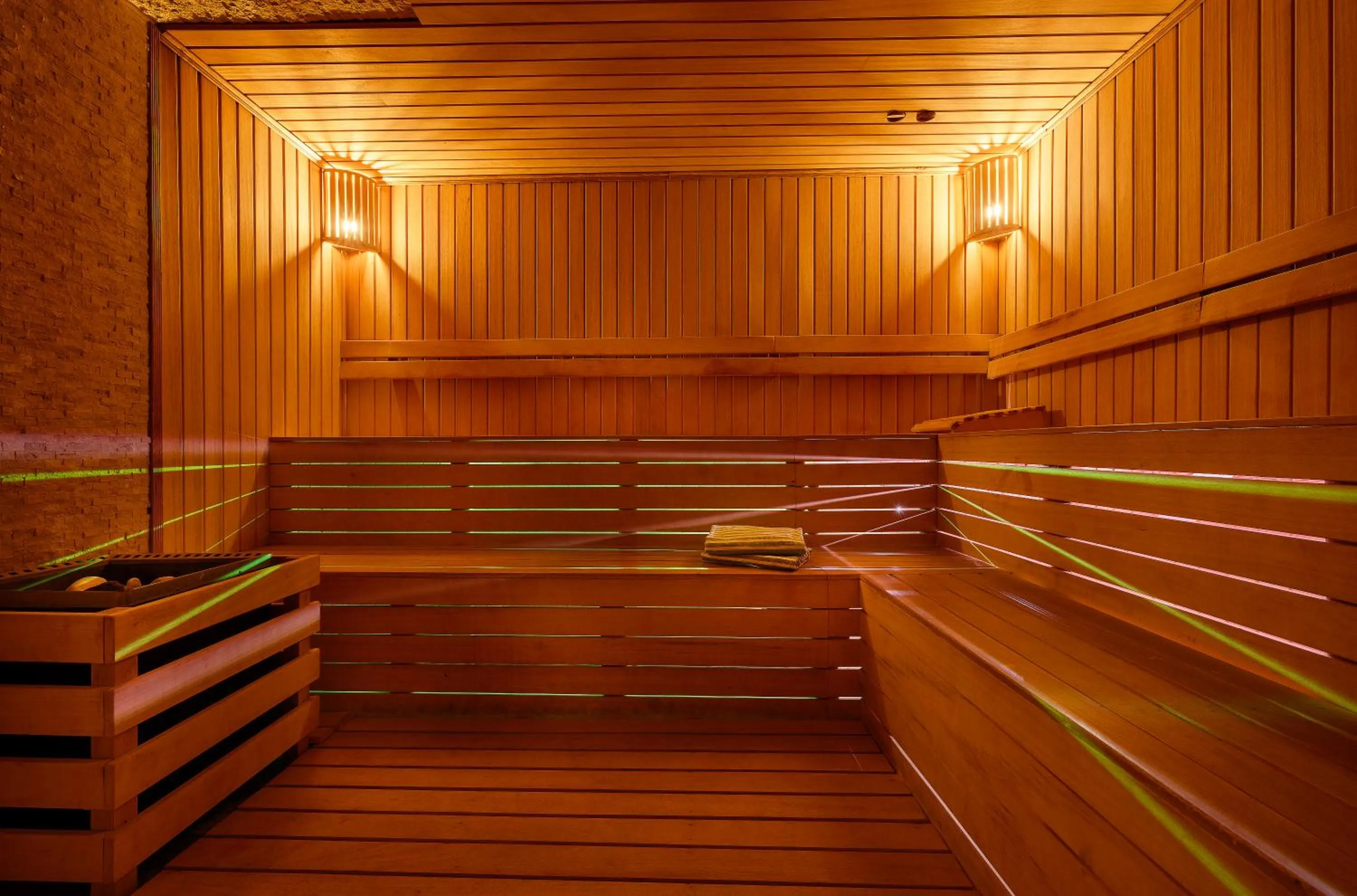 Sauna in Sailor's Beach Club
