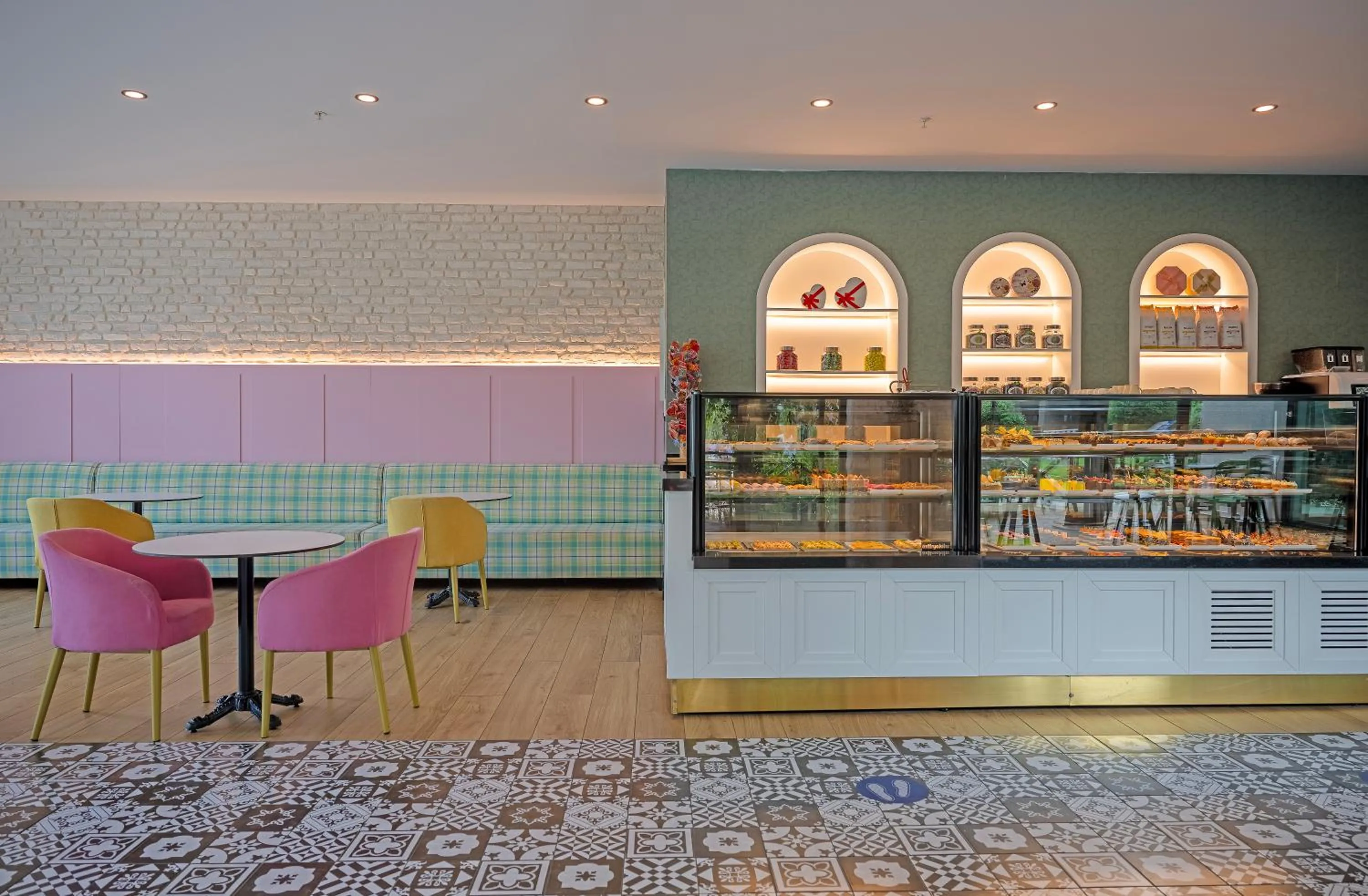 Restaurant/places to eat in Sailor's Beach Club