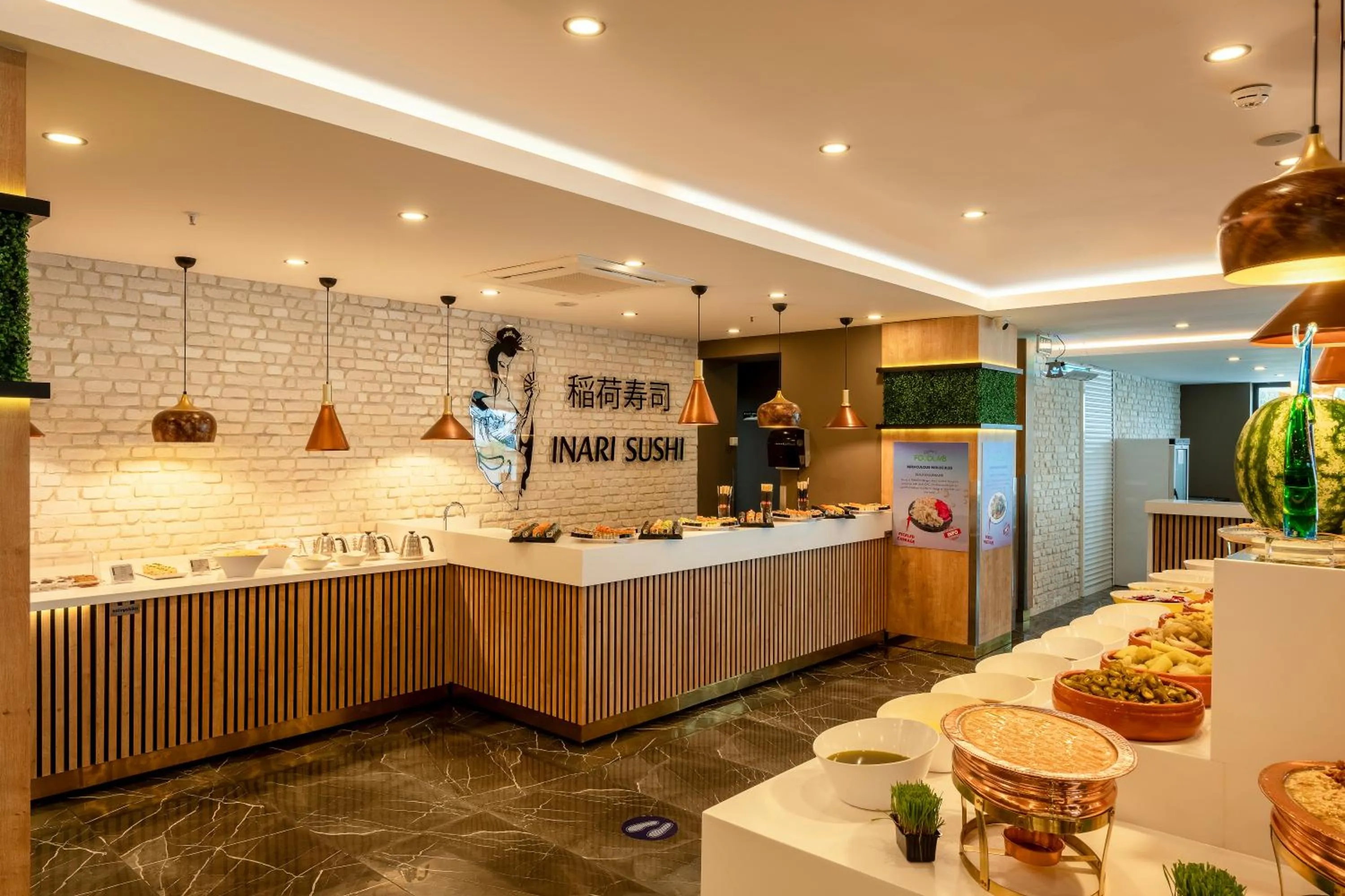 Food and drinks in Sailor's Beach Club