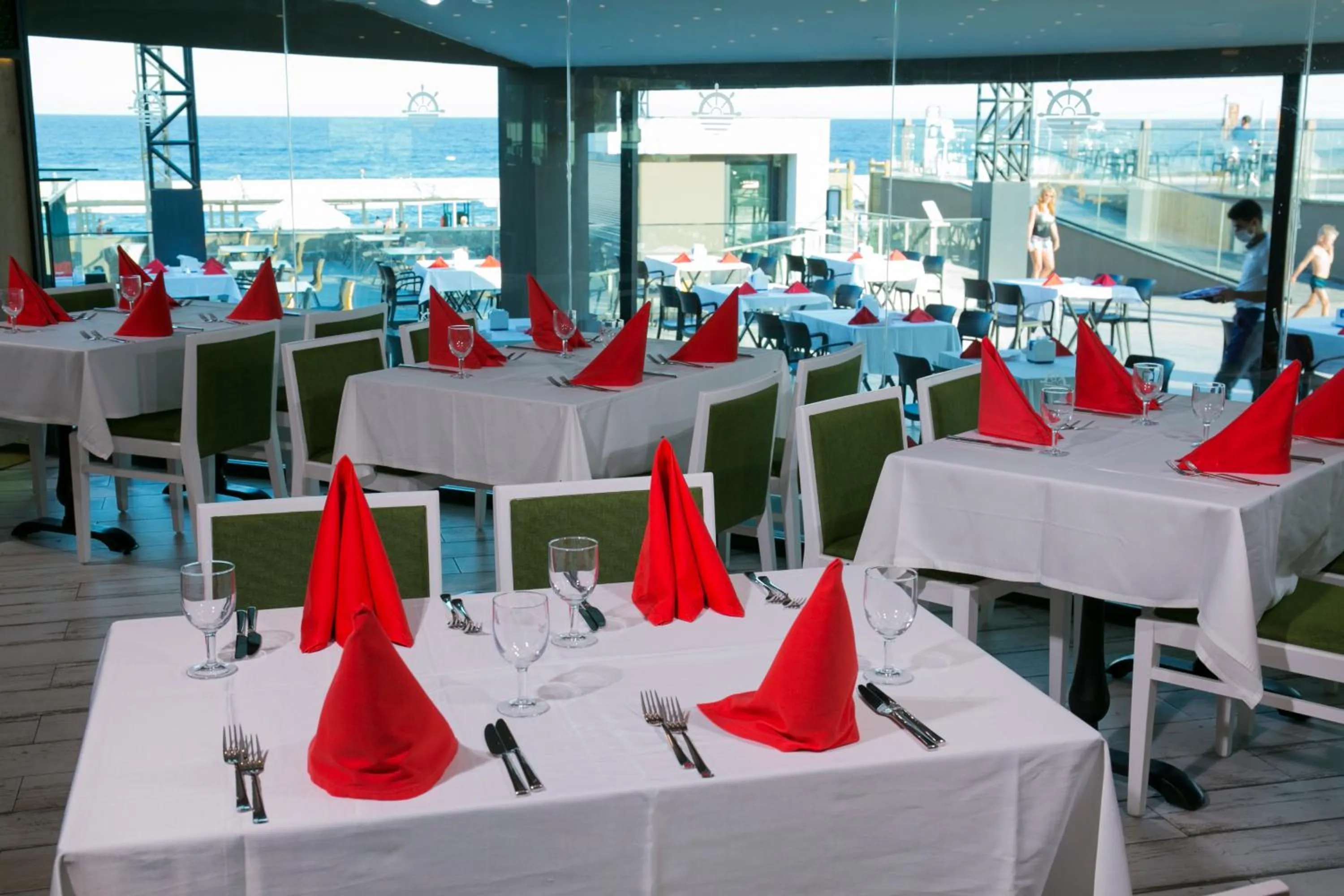 Restaurant/places to eat in Sailor's Beach Club