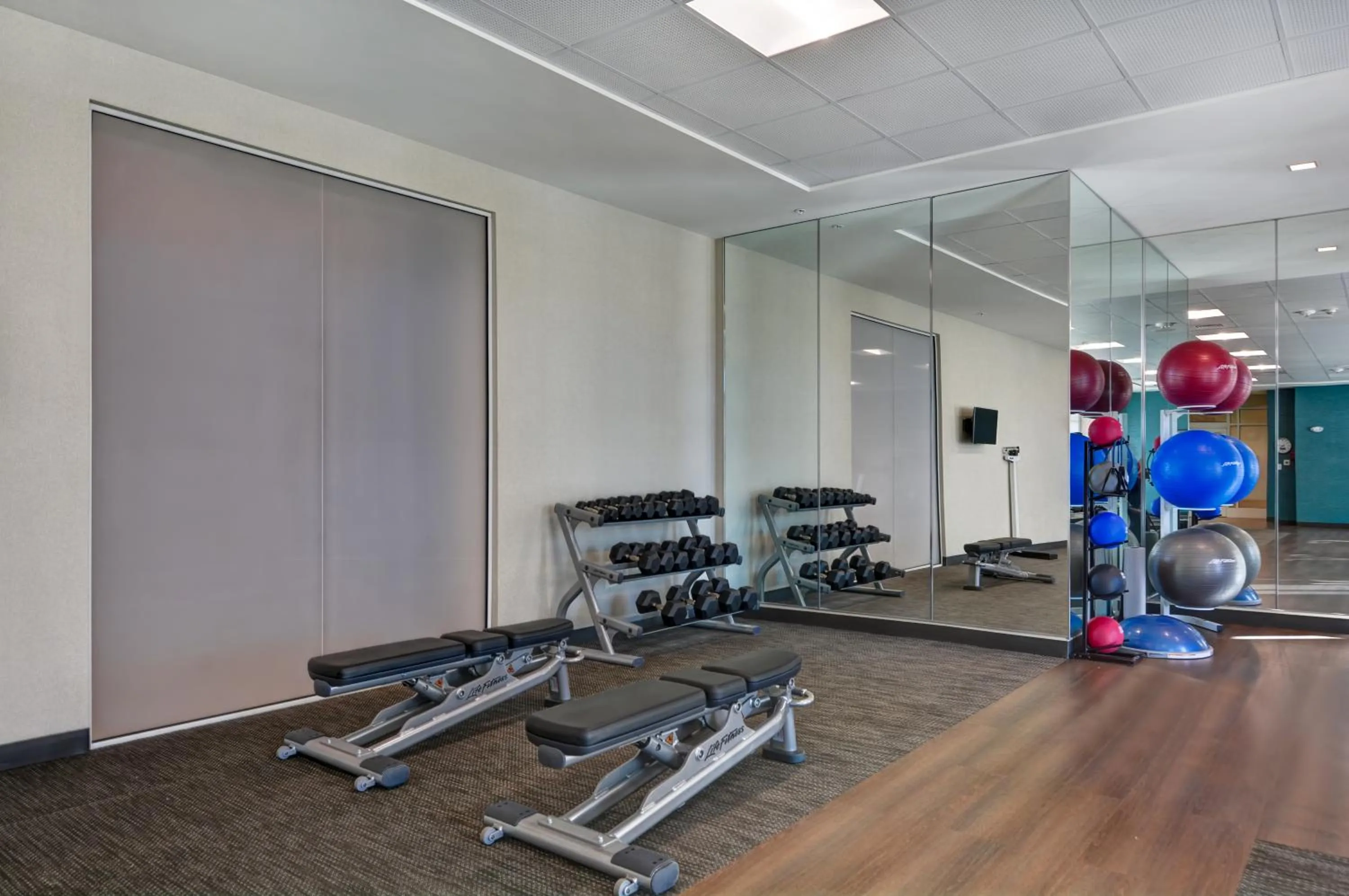 Fitness centre/facilities in Courtyard by Marriott Jackson Madison