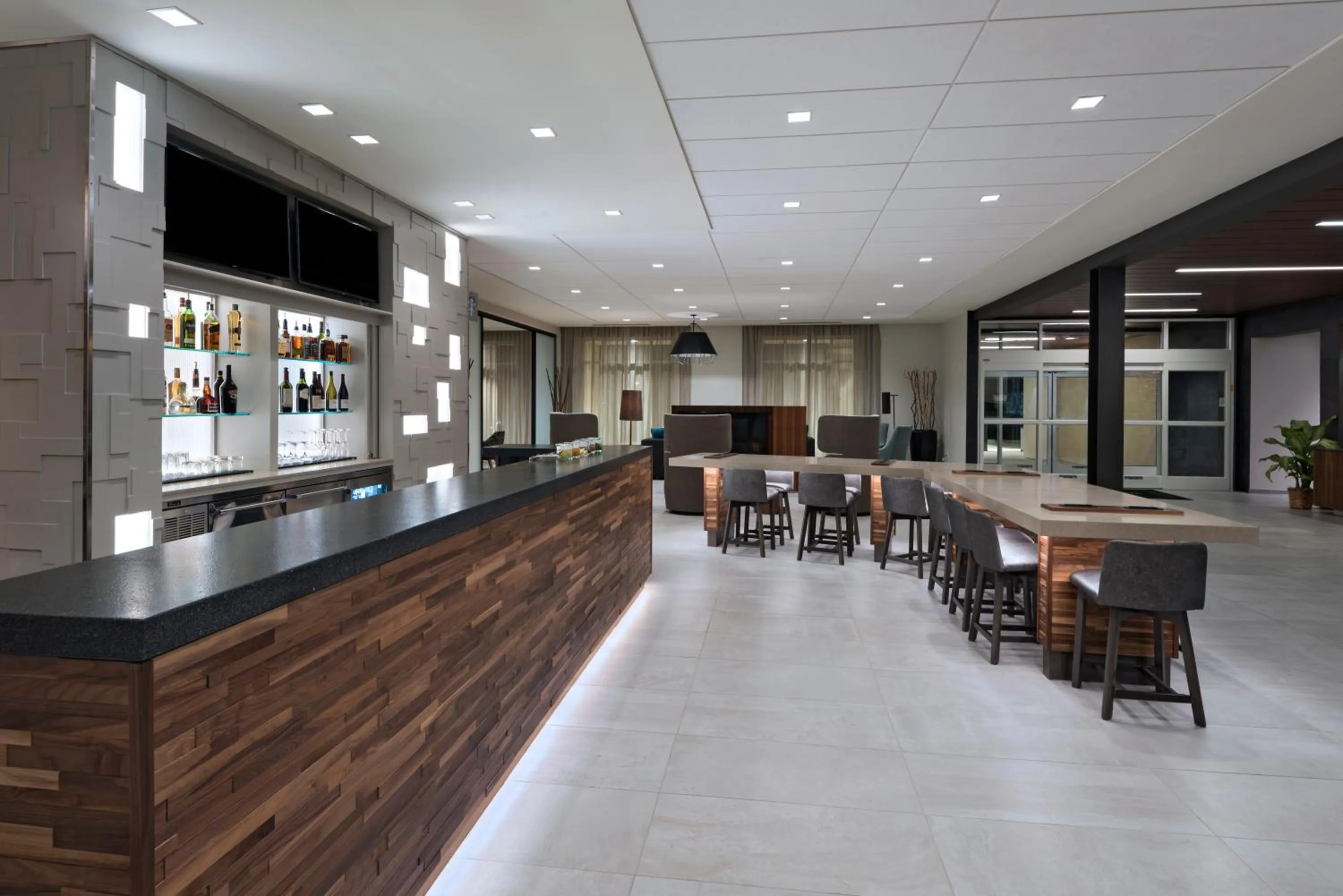Lounge or bar in Courtyard by Marriott Jackson Madison
