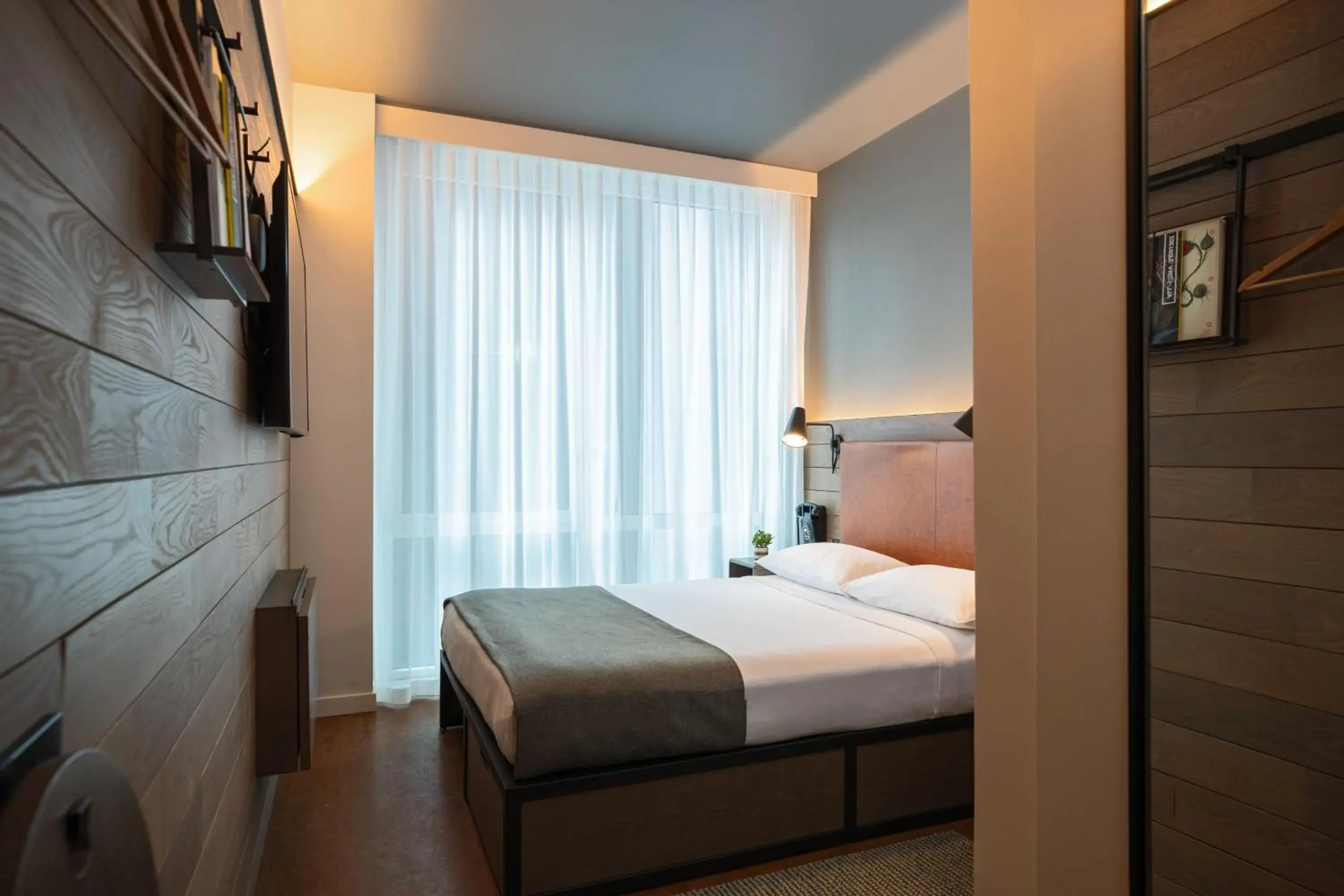 Queen Room in Moxy NYC Downtown Queen Room in Moxy NYC Downtown