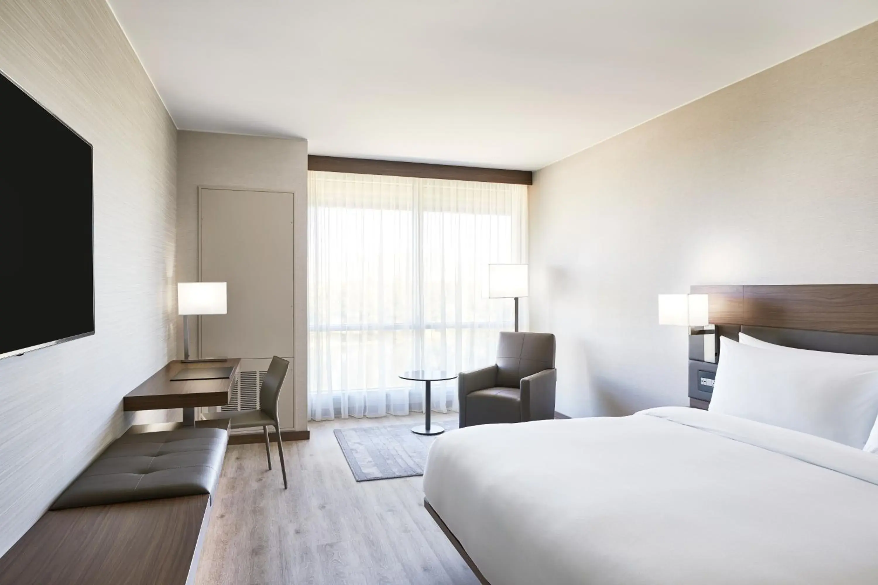 Guest room with king bed and mountain view in AC Hotel Phoenix Biltmore Guest room with king bed and mountain view in AC Hotel Phoenix Biltmore