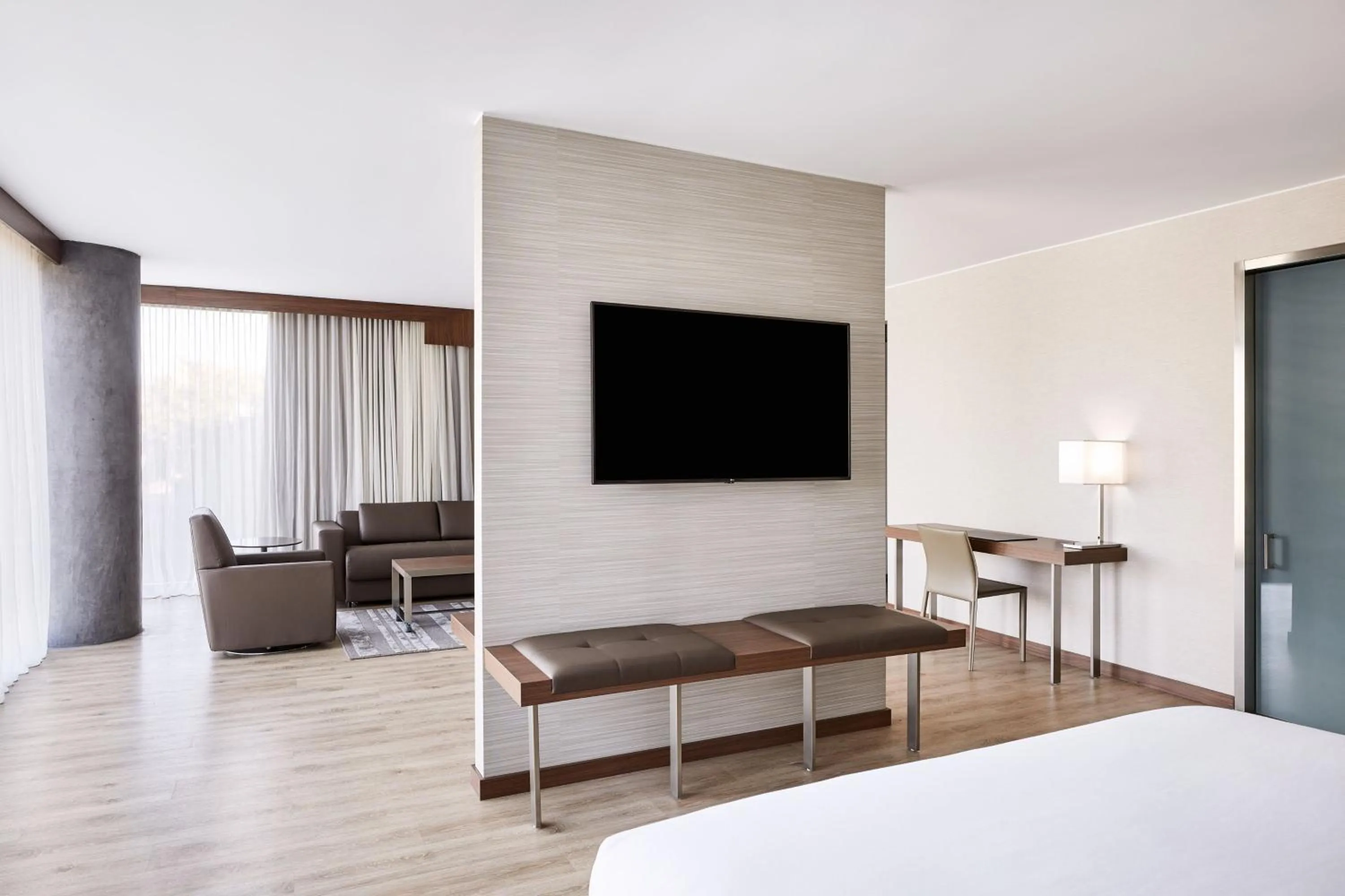 Photo of the whole room, Bed in AC Hotel Phoenix Biltmore