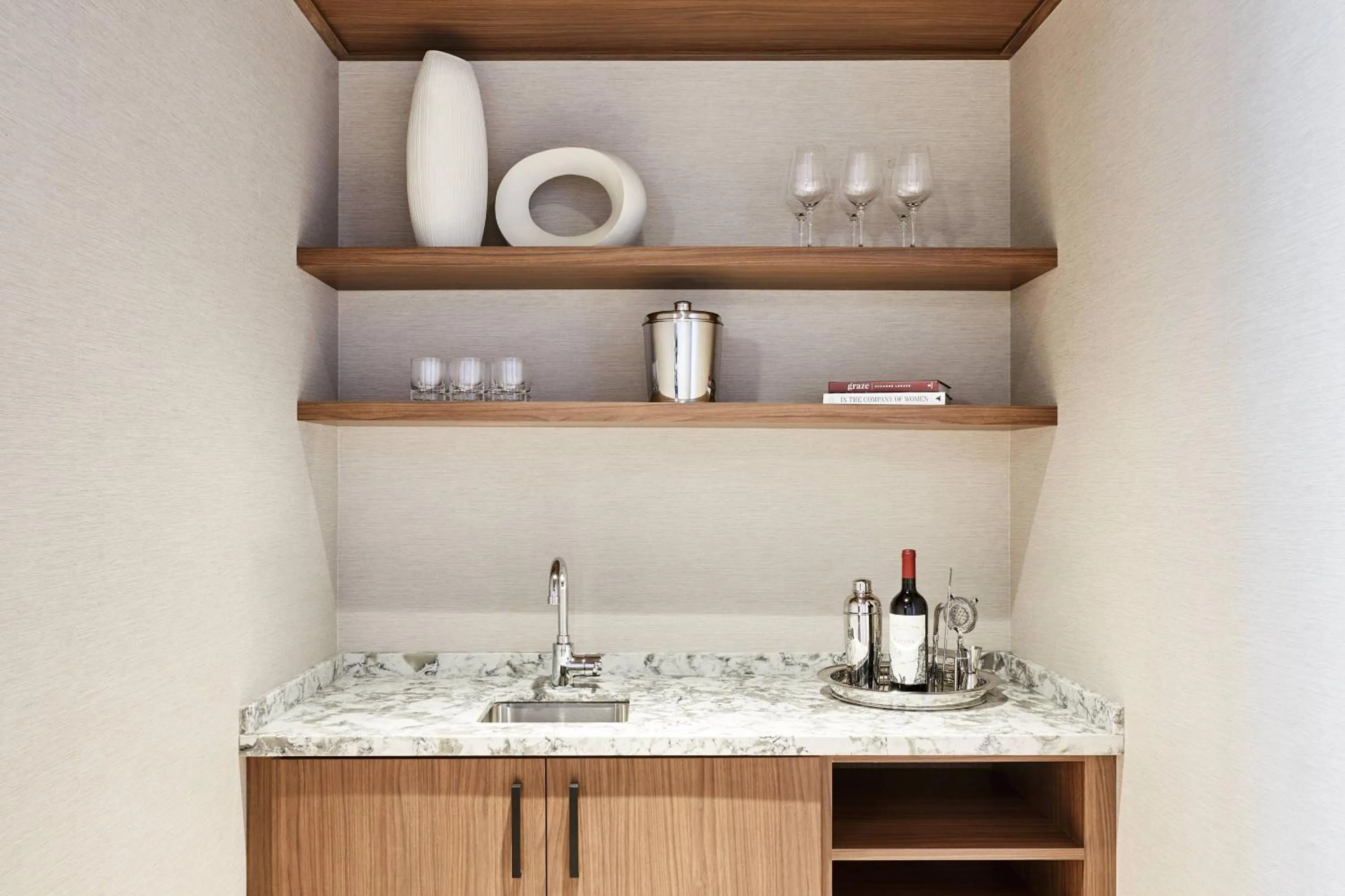 Lounge or bar in AC Hotel Phoenix Biltmore