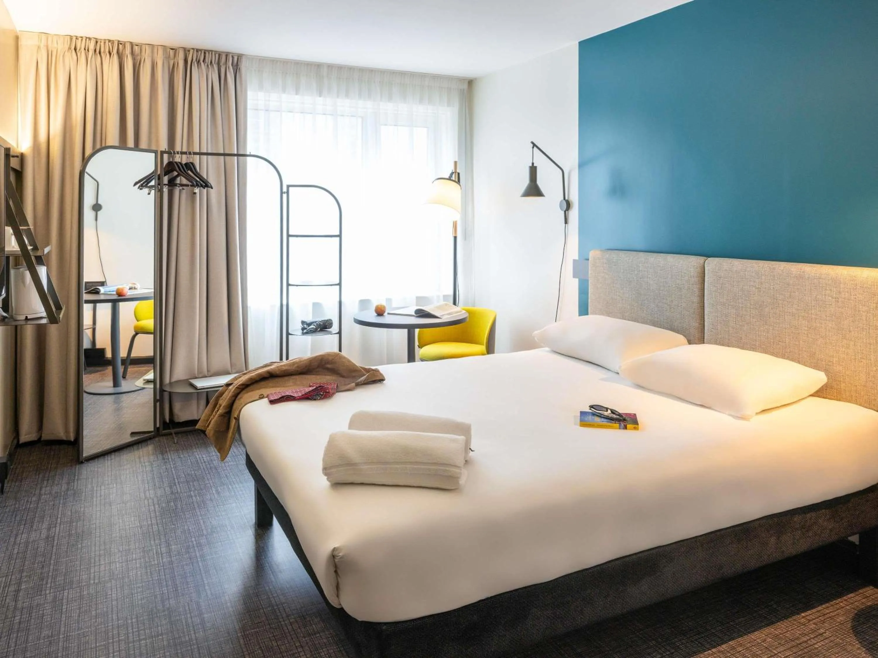 Bedroom, Bed in ibis Bristol Temple Meads