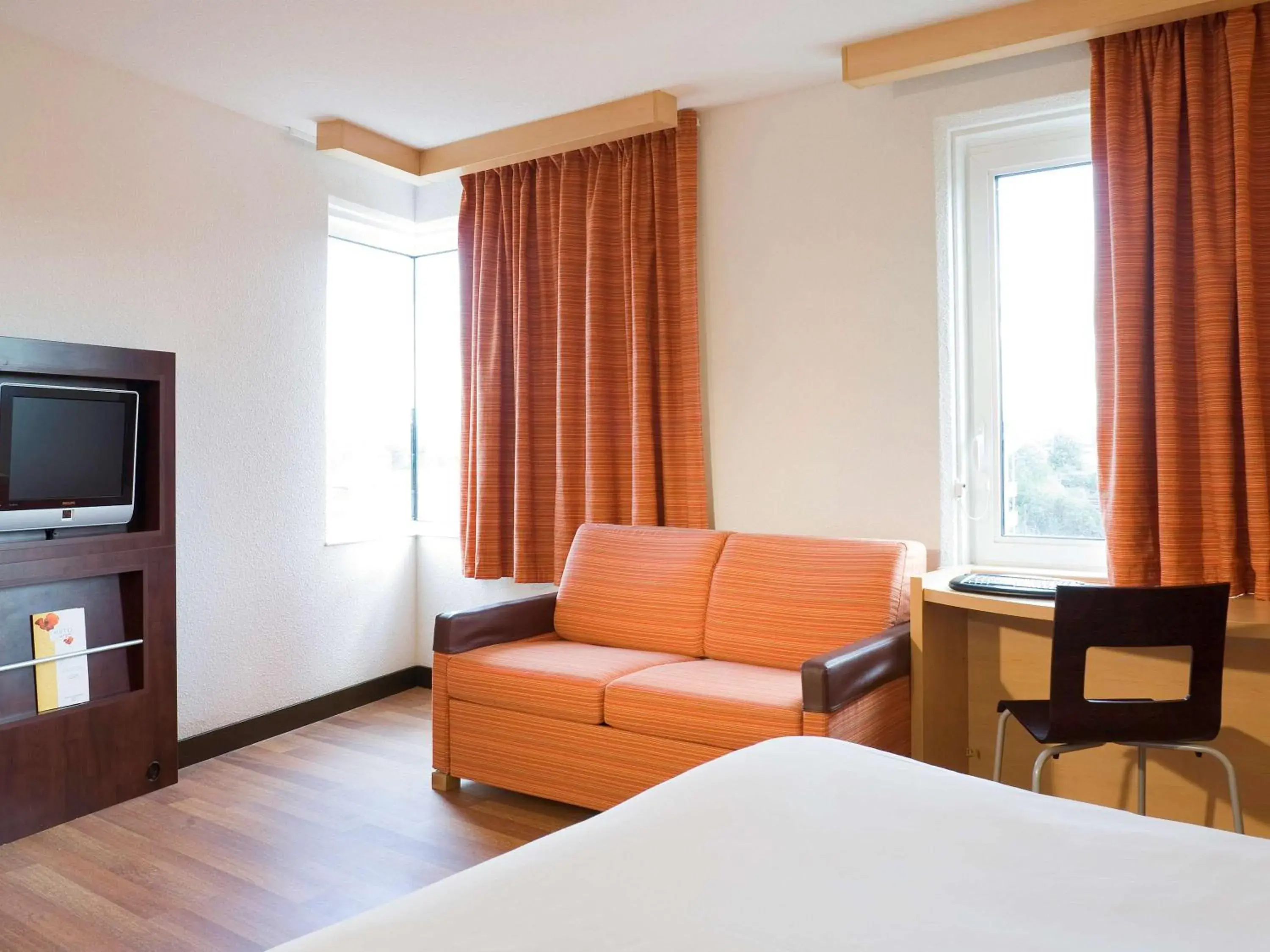Bedroom, Bed in ibis Bristol Temple Meads Bedroom, Bed in ibis Bristol Temple Meads
