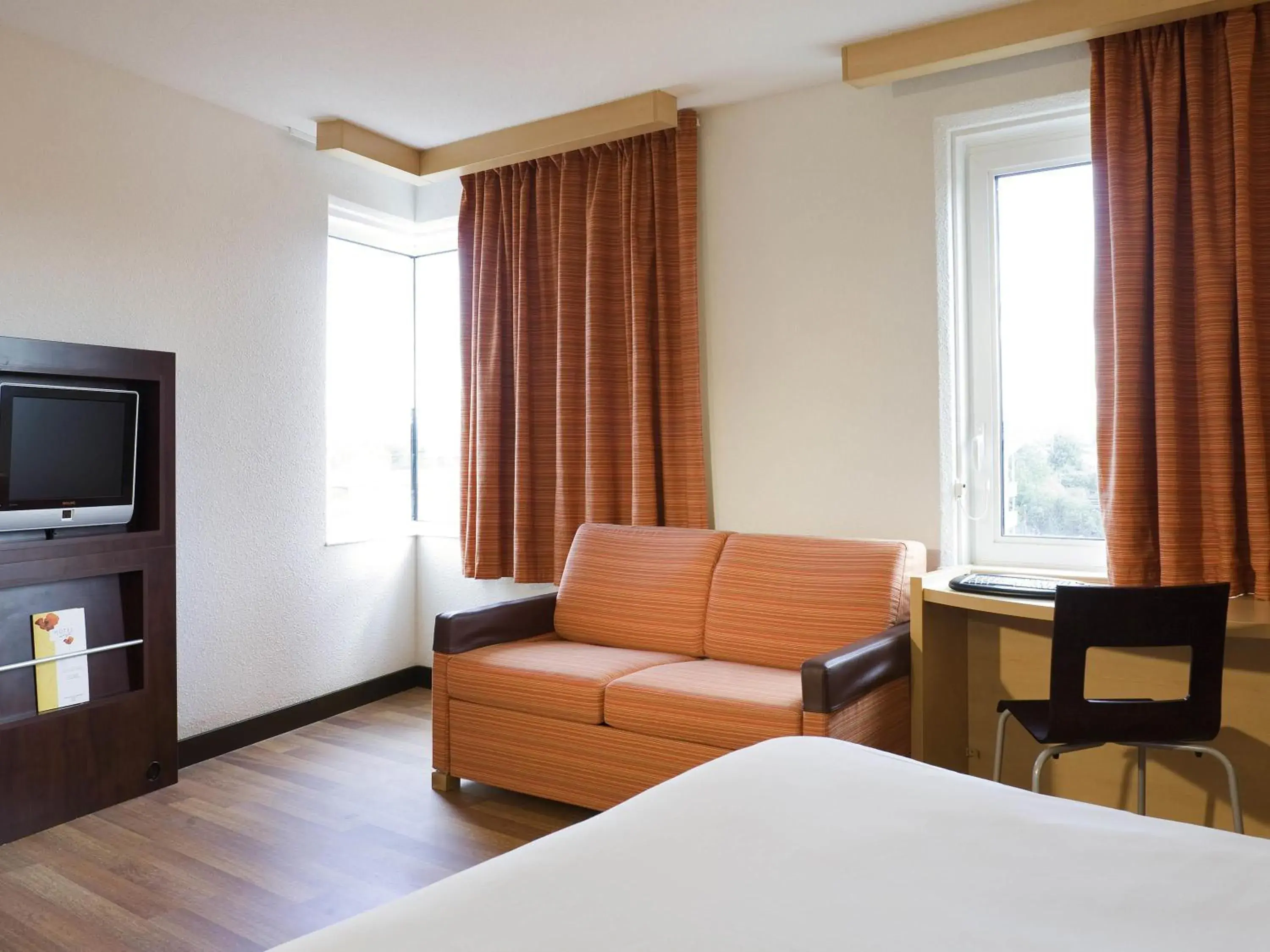 Bedroom, Bed in ibis Bristol Temple Meads Bedroom, Bed in ibis Bristol Temple Meads