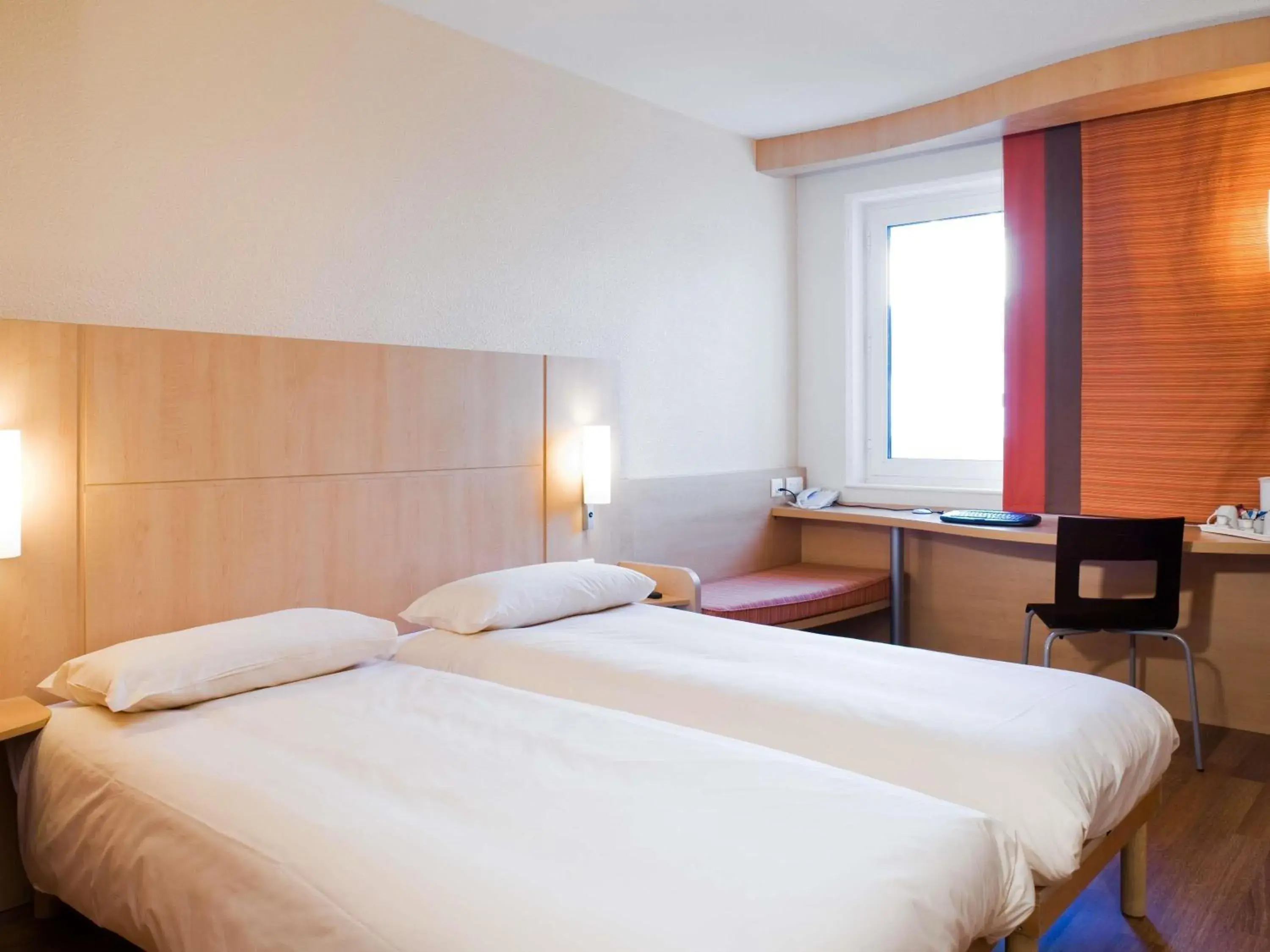 Bedroom, Bed in ibis Bristol Temple Meads Bedroom, Bed in ibis Bristol Temple Meads