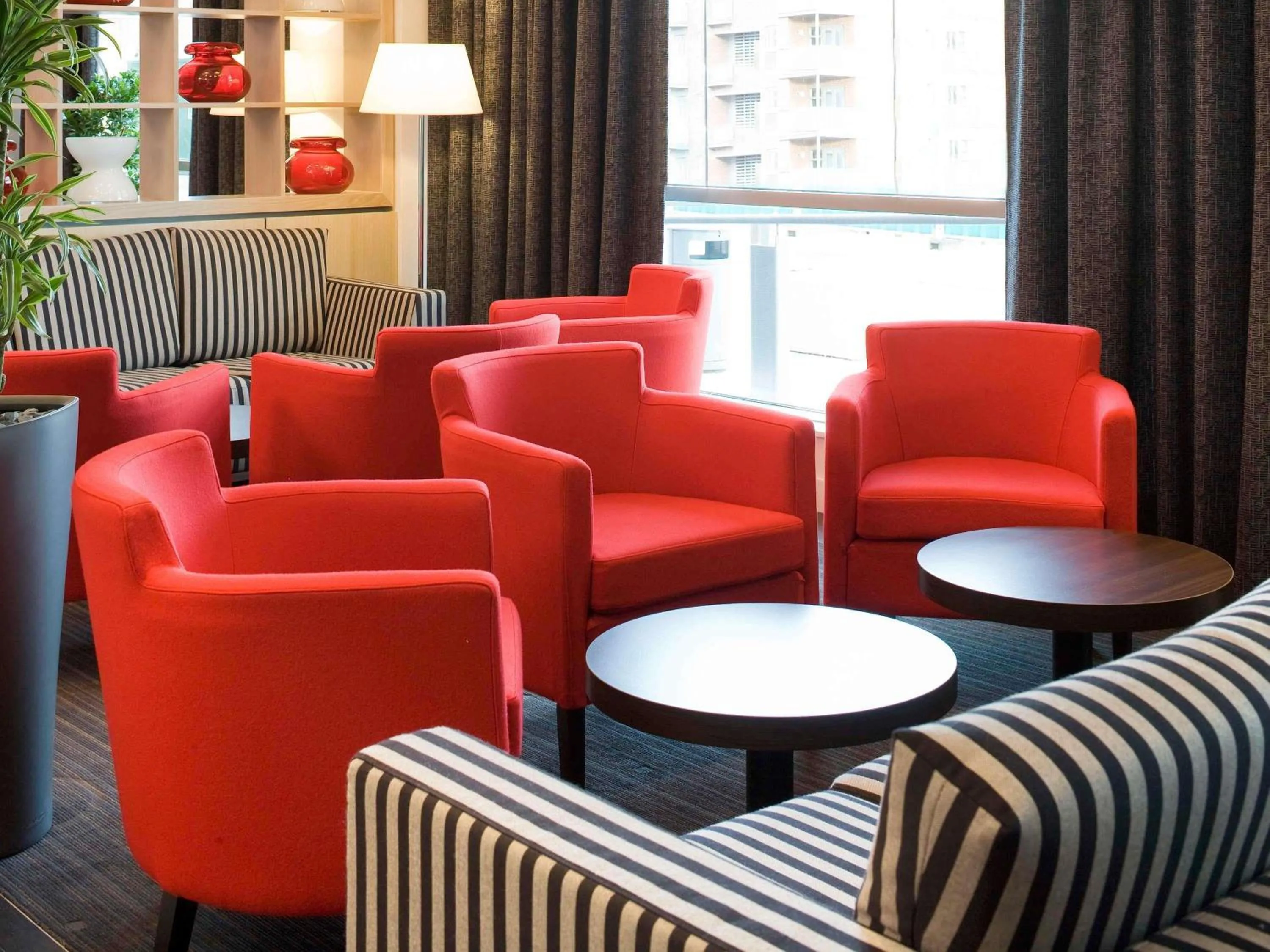 Lounge or bar in ibis Bristol Temple Meads