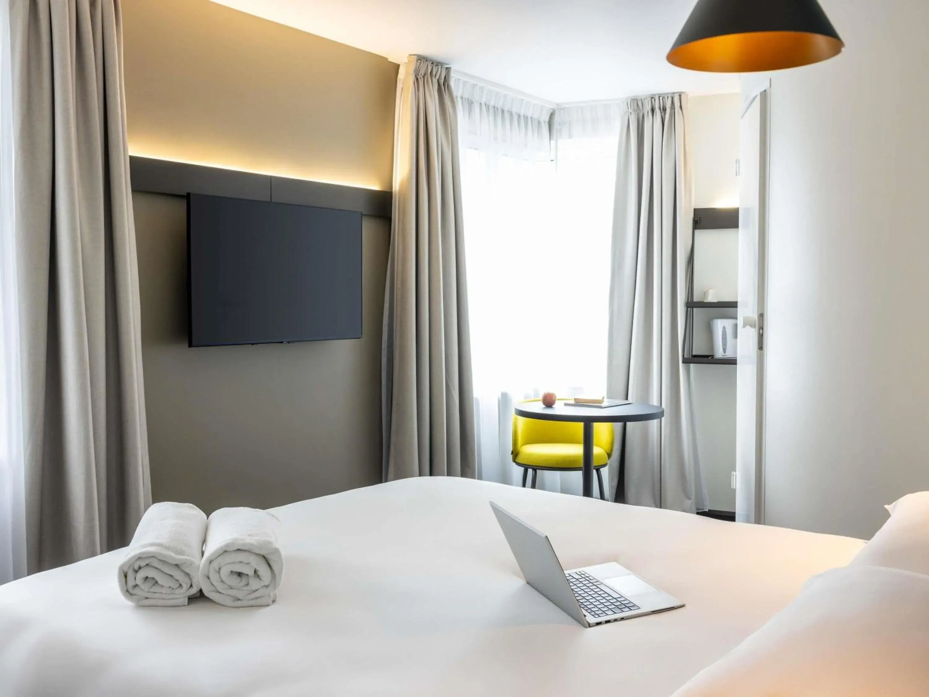 Bedroom, Bed in ibis Bristol Temple Meads Bedroom, Bed in ibis Bristol Temple Meads