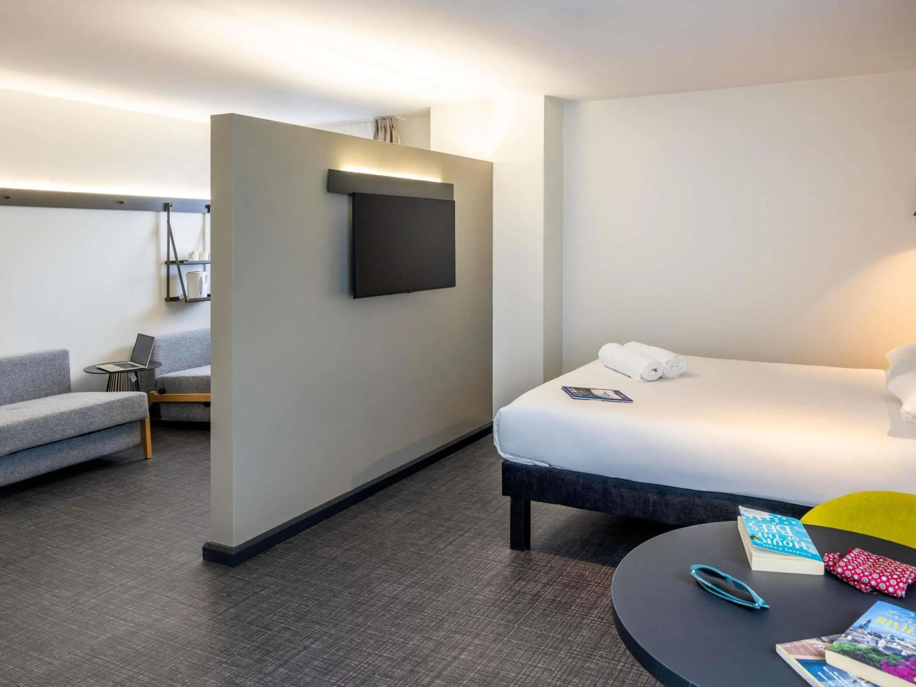 Bedroom, Bed in ibis Bristol Temple Meads Bedroom, Bed in ibis Bristol Temple Meads