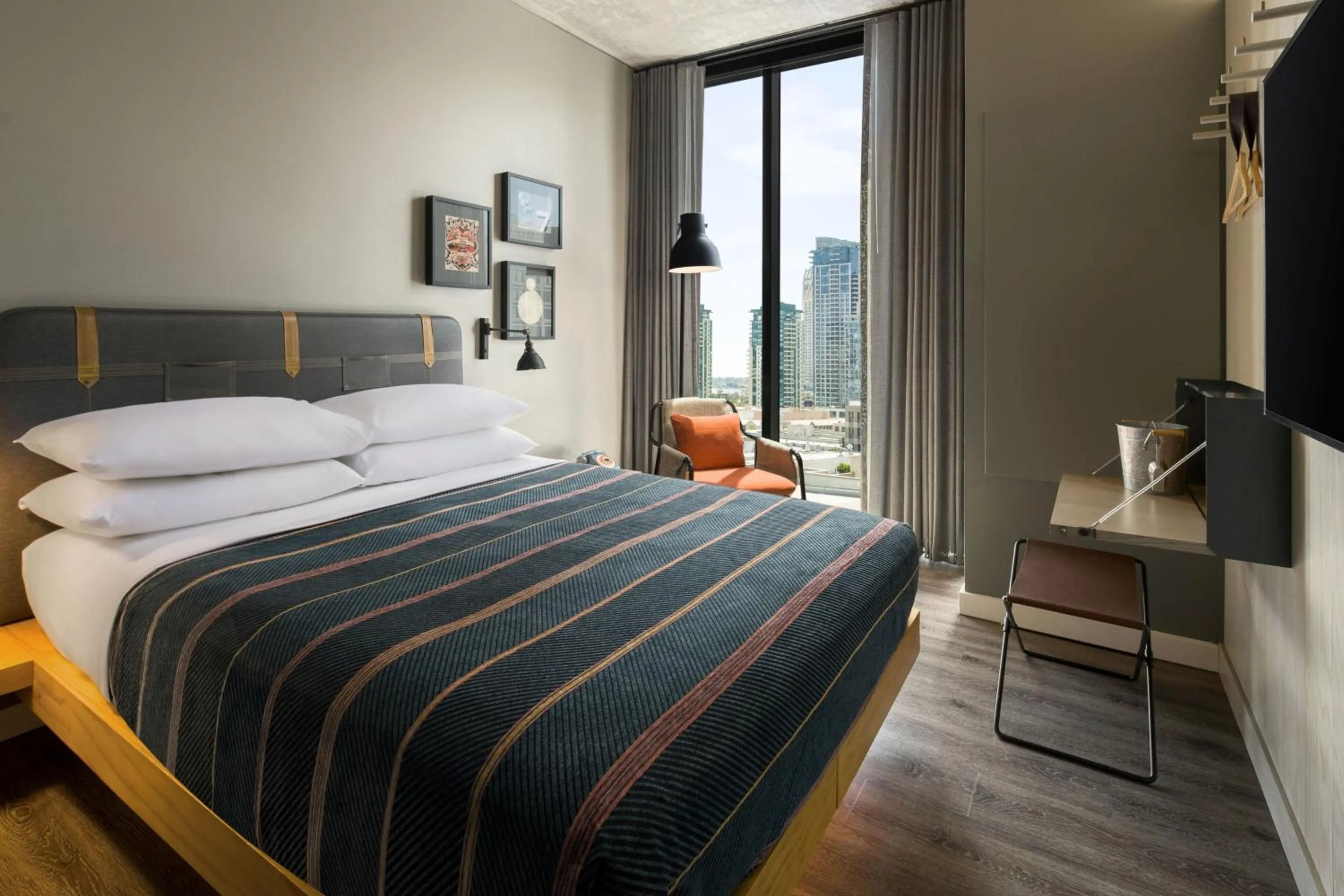 Photo of the whole room, Bed in Moxy San Diego Gaslamp Quarter