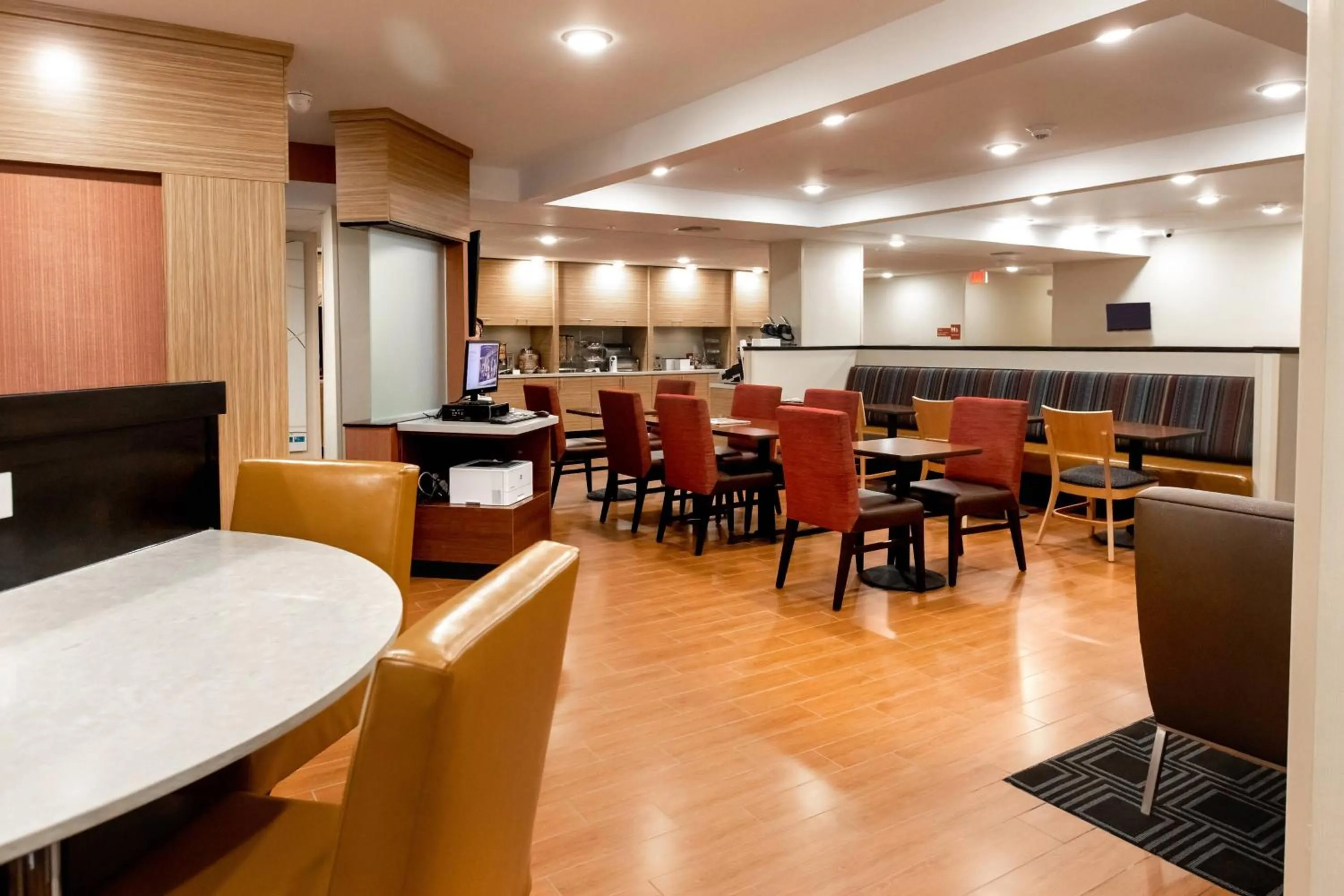 Breakfast in TownePlace Suites by Marriott Louisville Airport