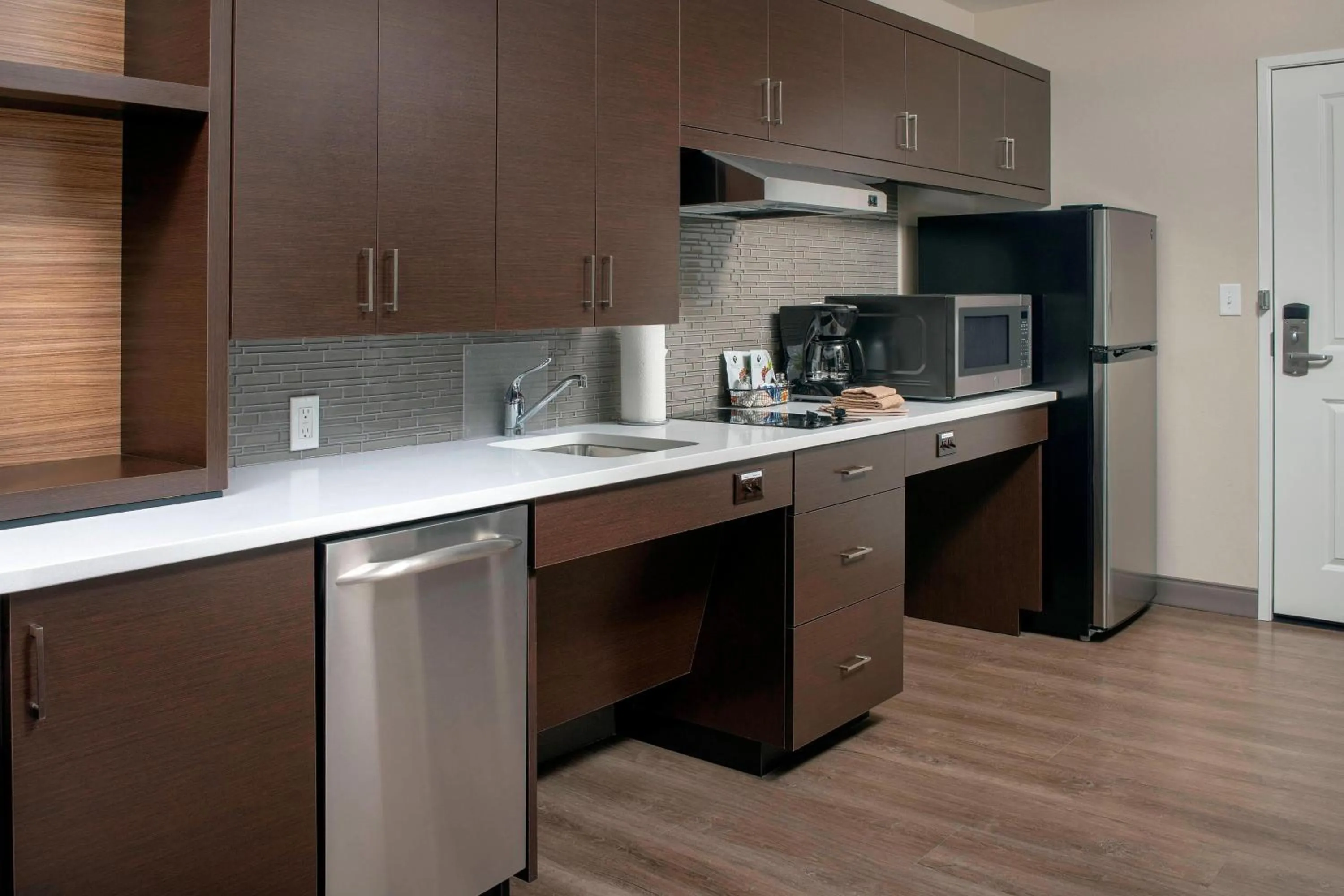 Kitchen or kitchenette in TownePlace Suites by Marriott College Park
