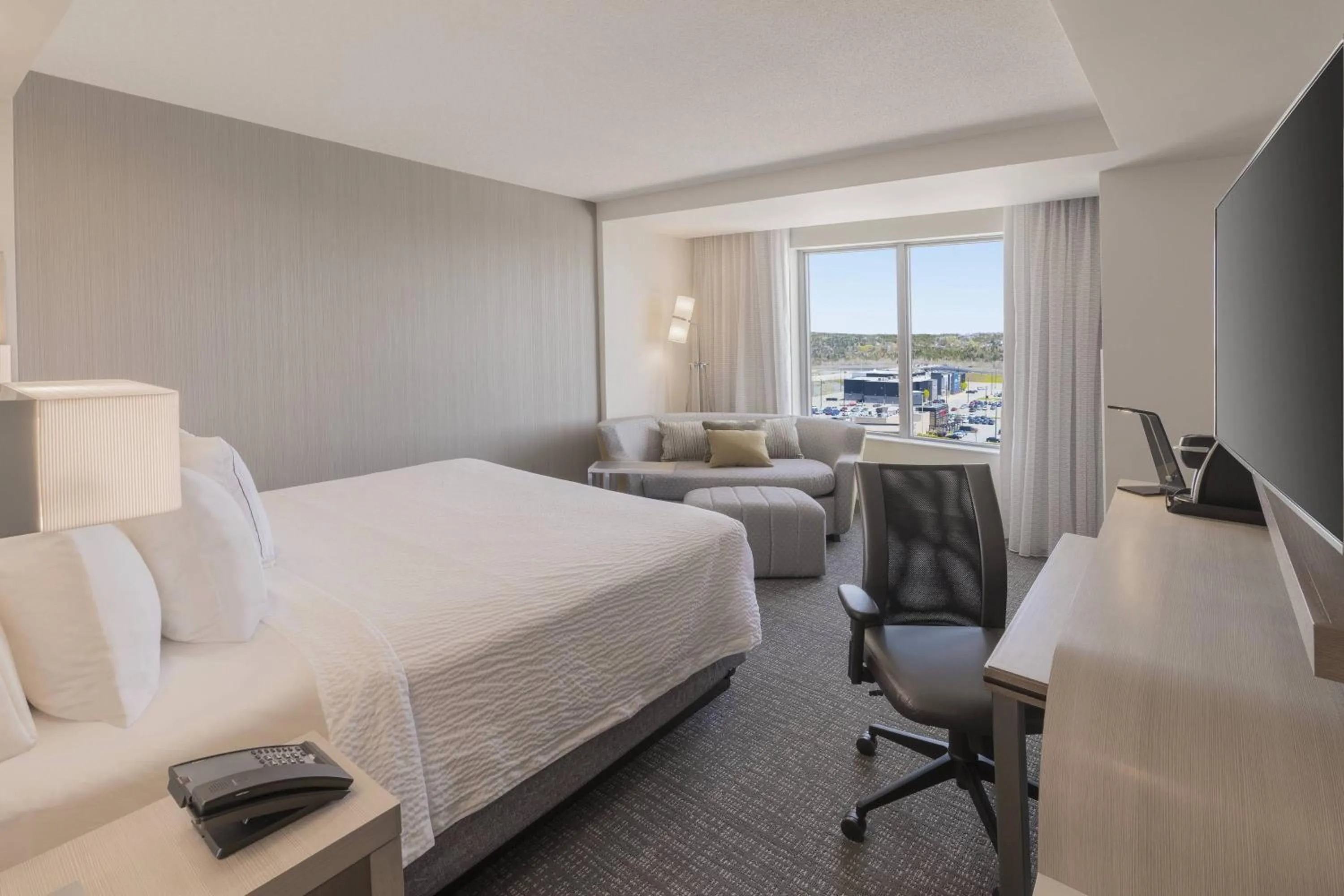 Photo of the whole room, Bed in Courtyard by Marriott Halifax Dartmouth
