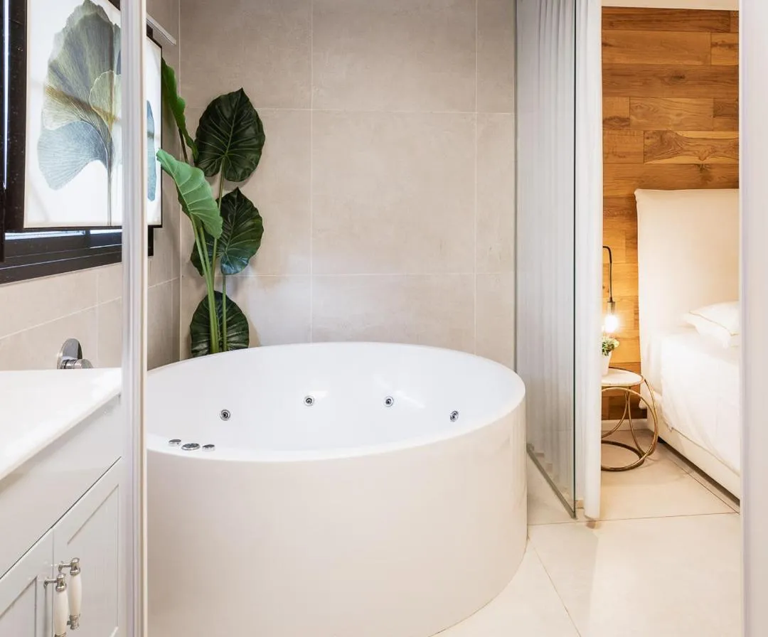 Hot Tub, Bed in Estate Spa Boutique Hotel - Adults Only