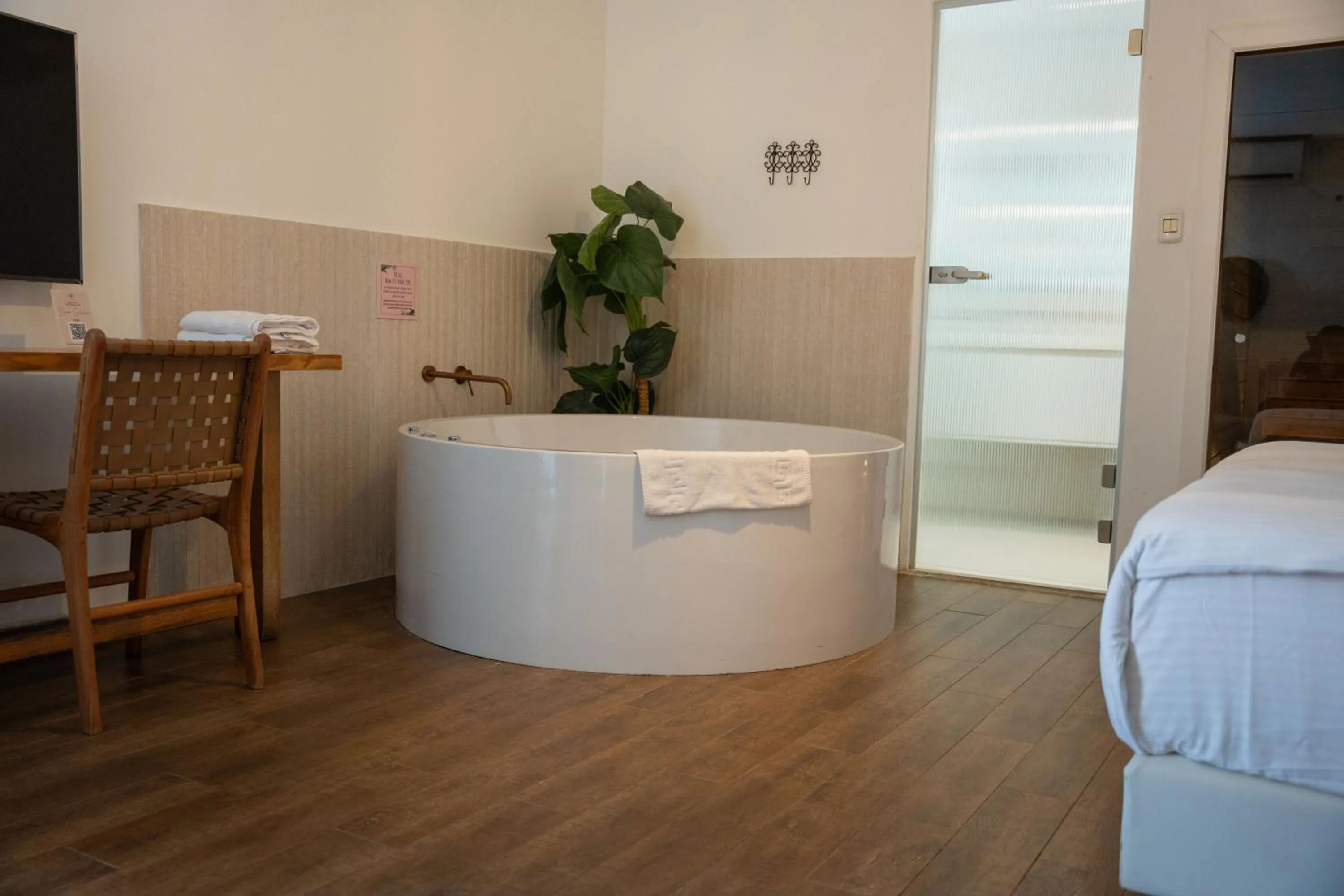 Photo of the whole room, Bed in Estate Spa Boutique Hotel - Adults Only