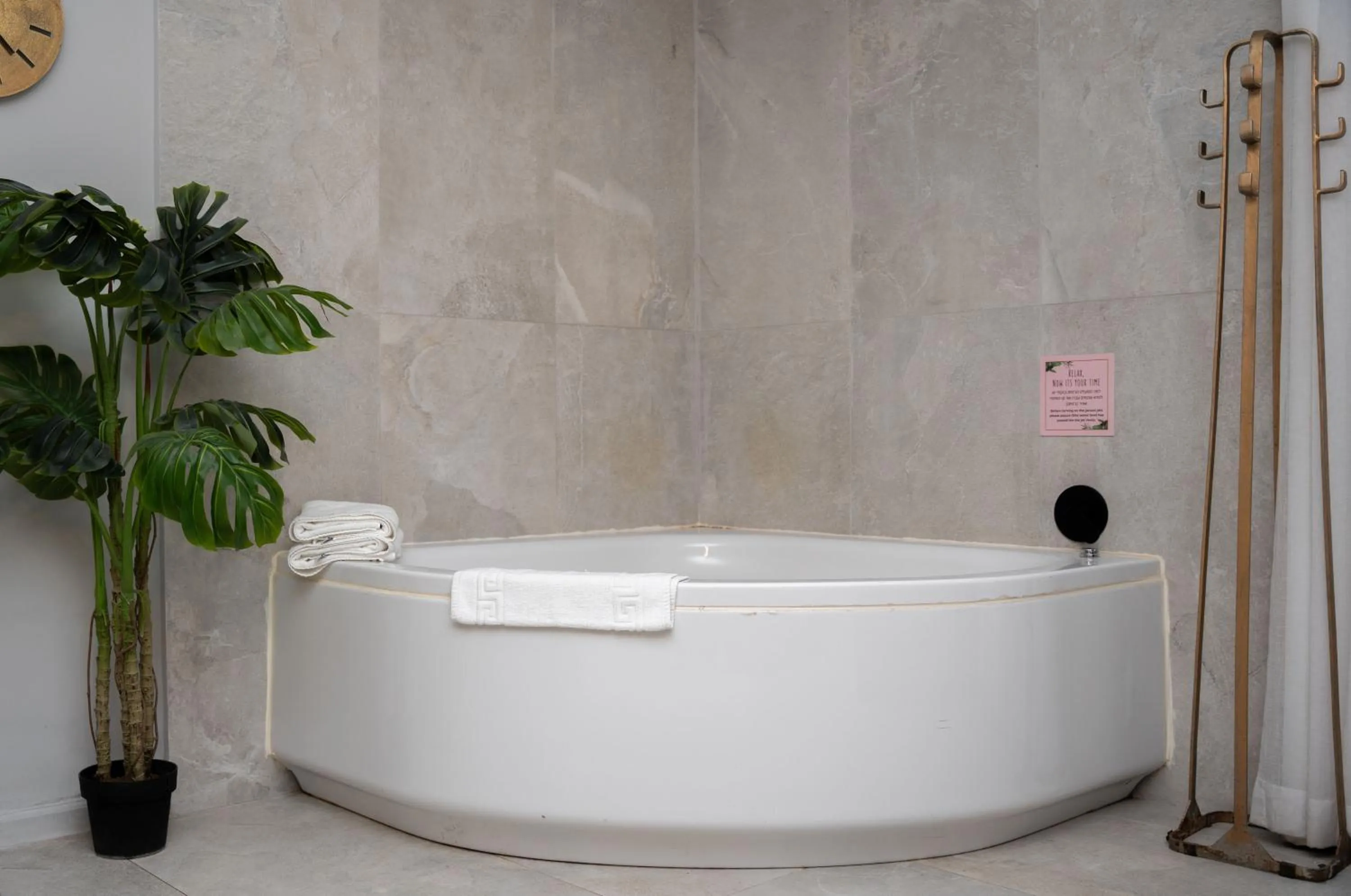 Hot Tub in Estate Spa Boutique Hotel - Adults Only