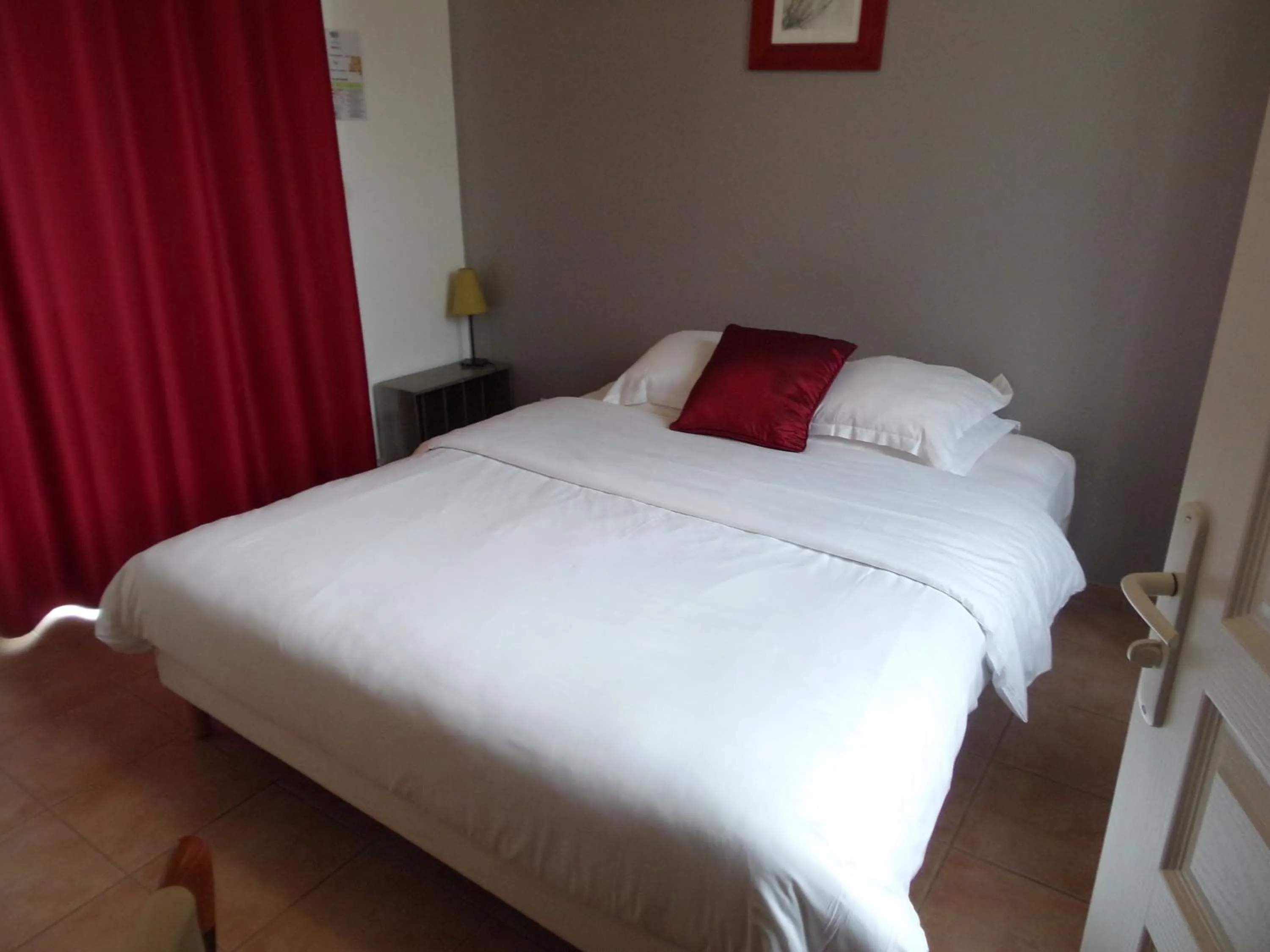 Shower, Bed in Domaine de Bel Air