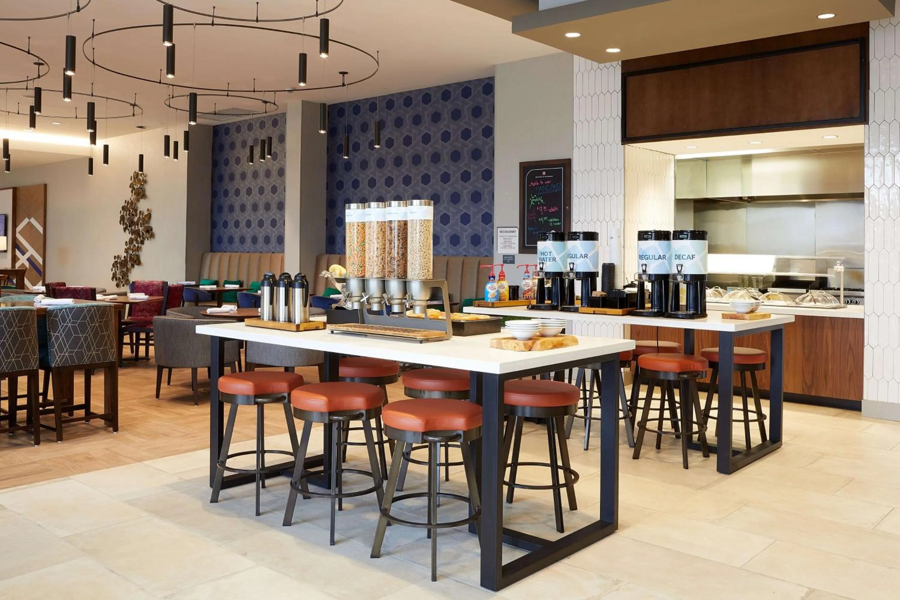 Restaurant/places to eat in Hilton Garden Inn Elizabethtown