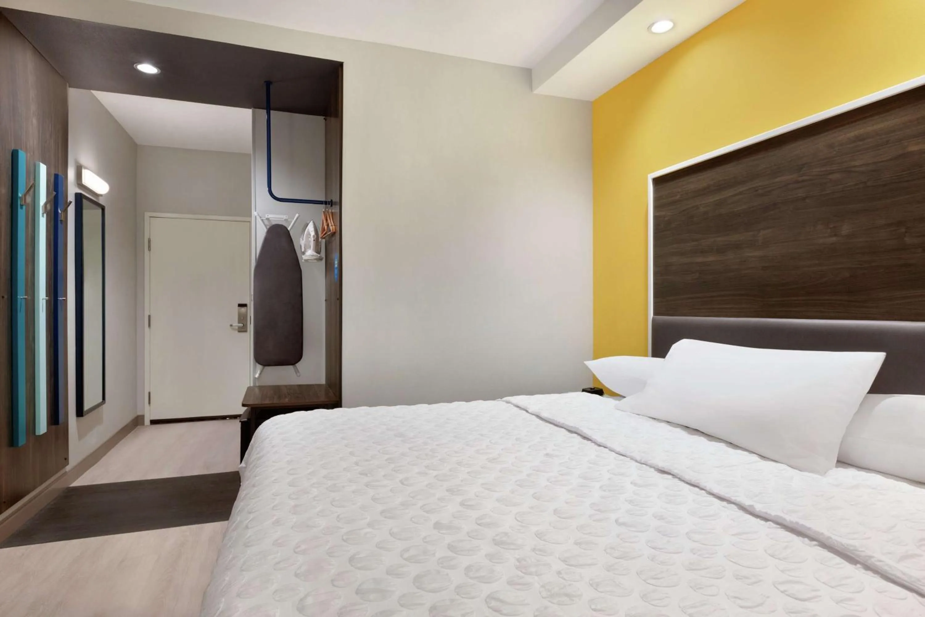 Photo of the whole room, Bed in Tru by Hilton Webster Houston NASA