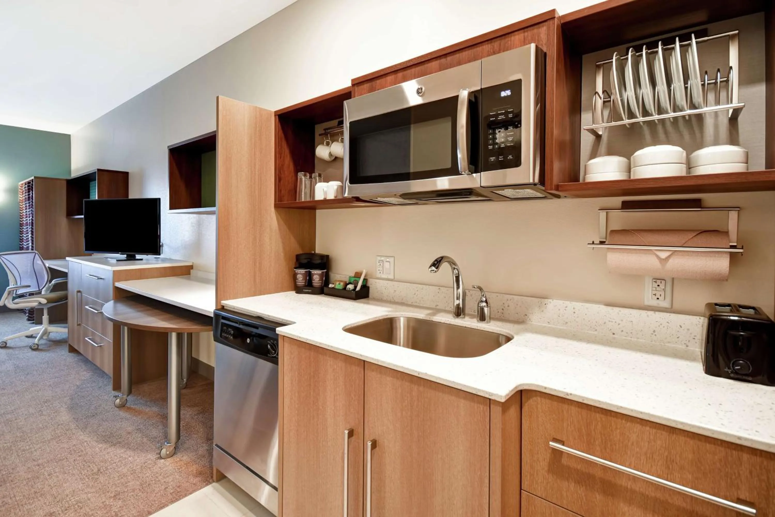 Kitchen or kitchenette in Home2 Suites by Hilton Gilbert