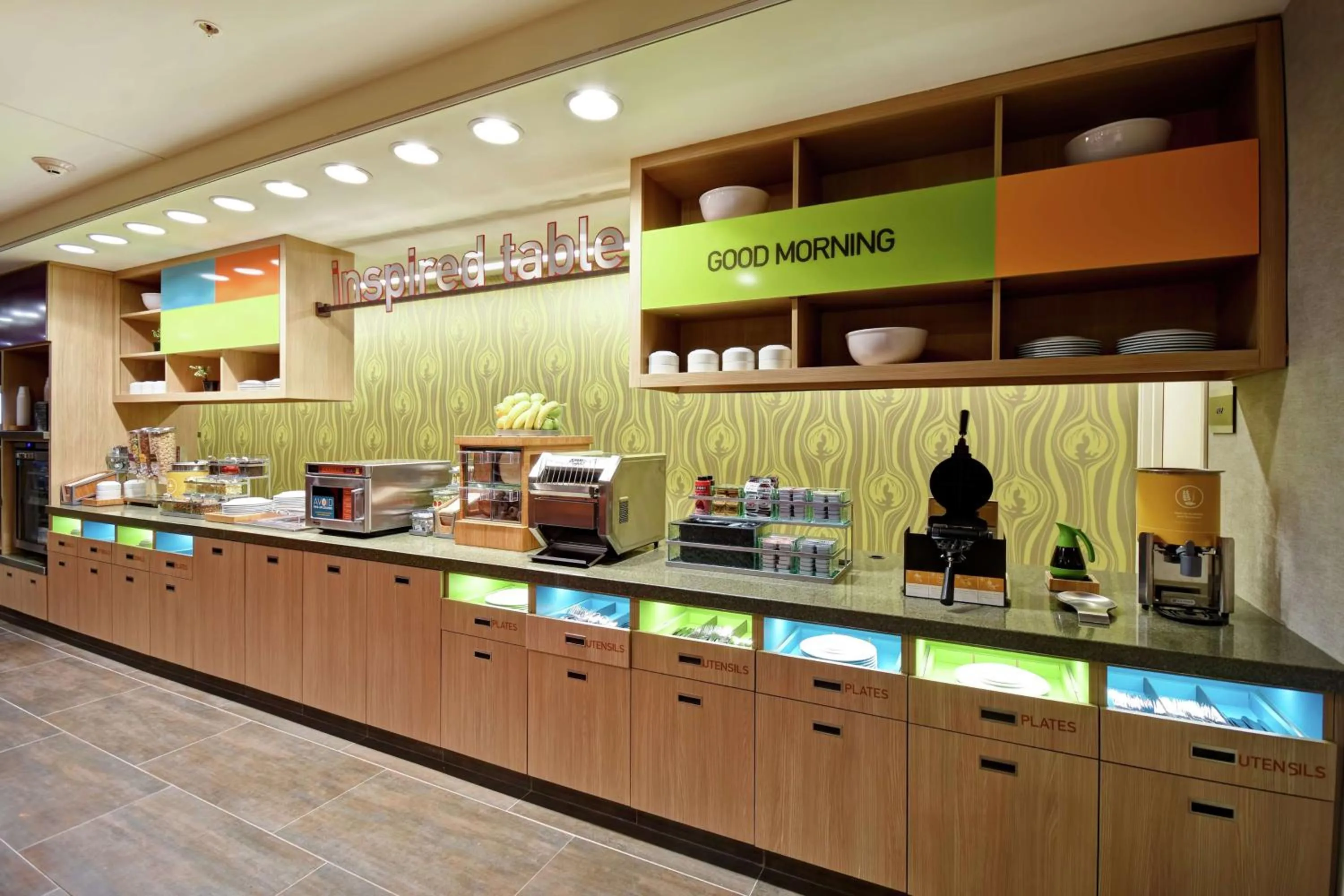 Dining area in Home2 Suites by Hilton Gilbert