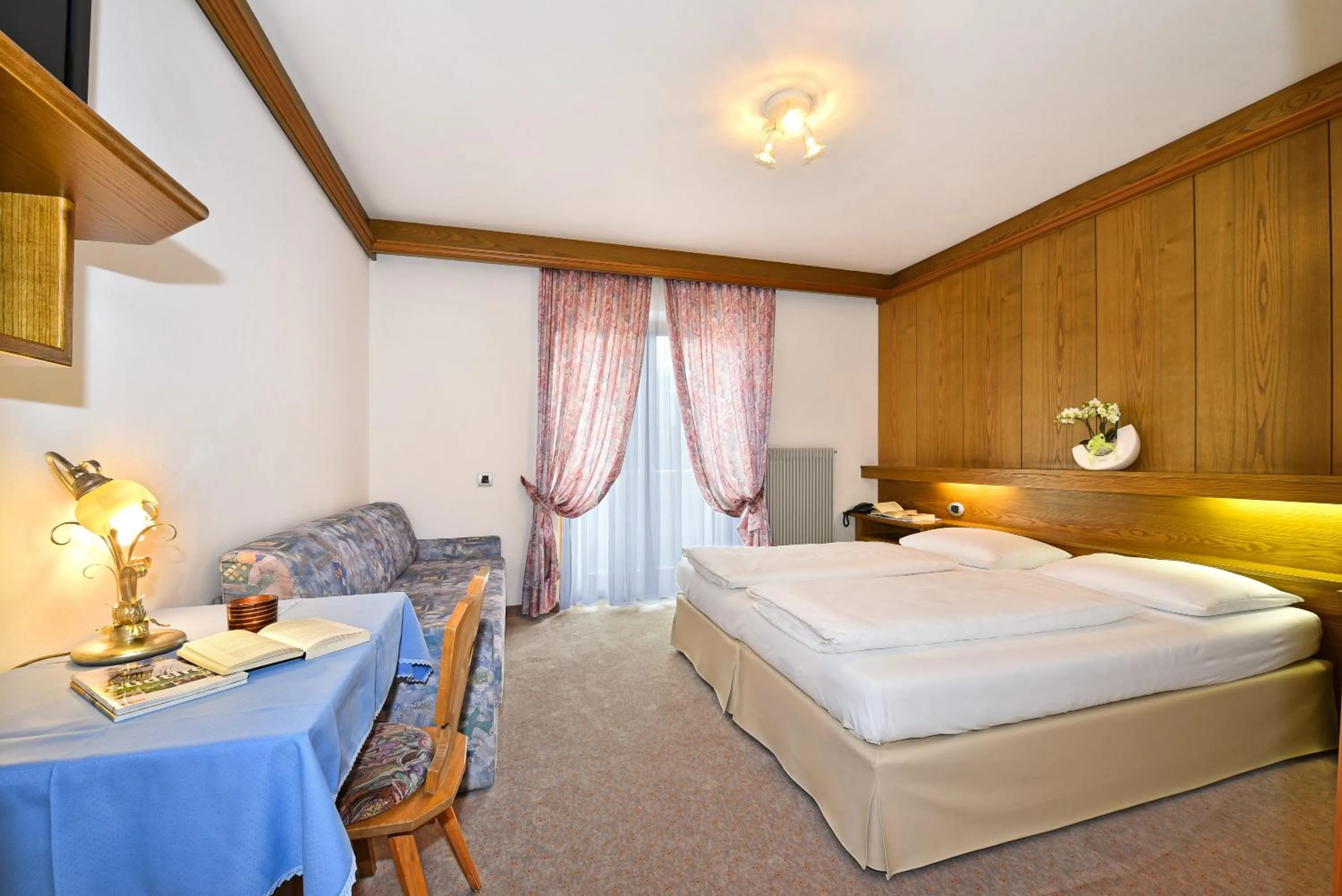 Photo of the whole room, Bed in Hotel Hubertushof