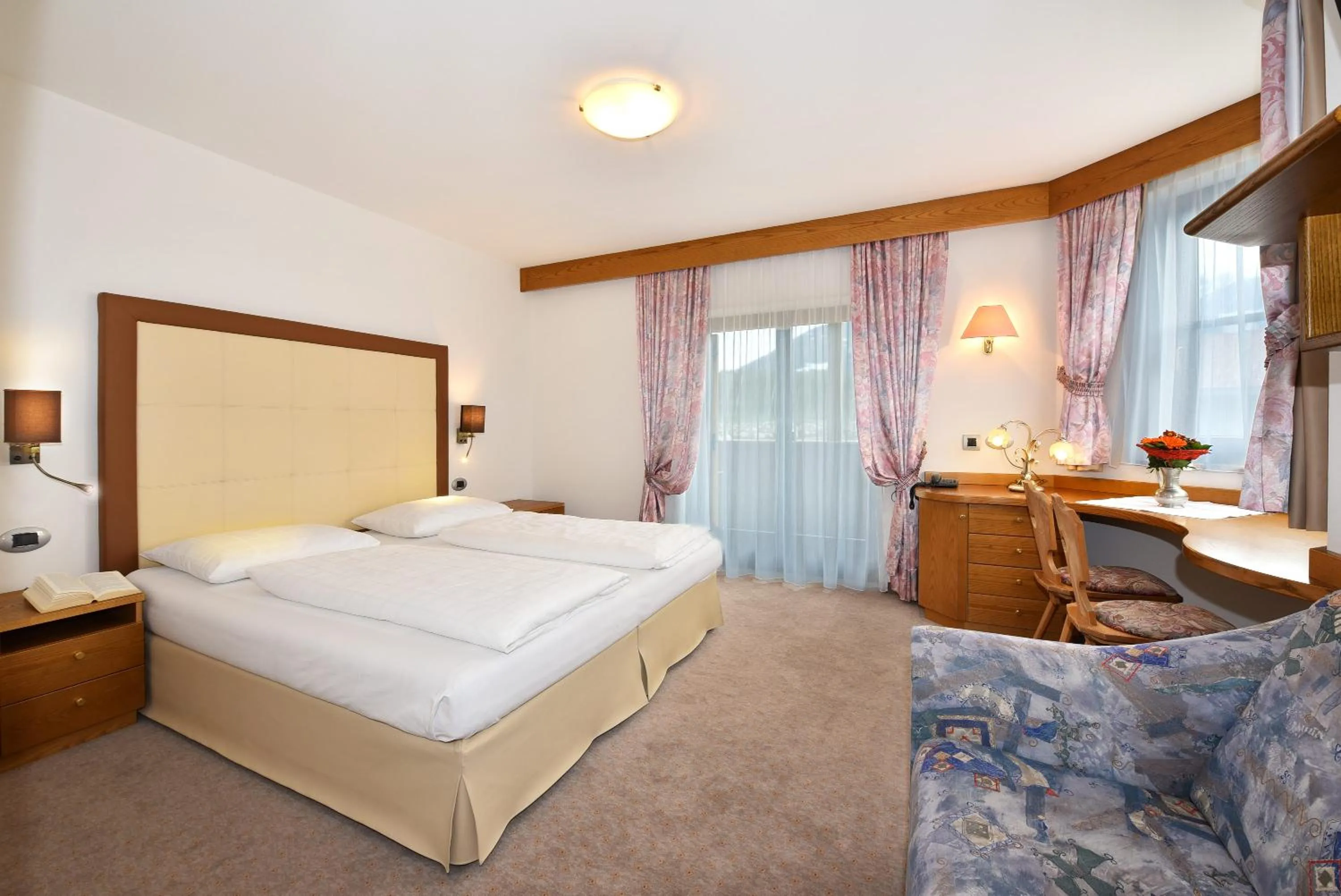 Photo of the whole room, Bed in Hotel Hubertushof