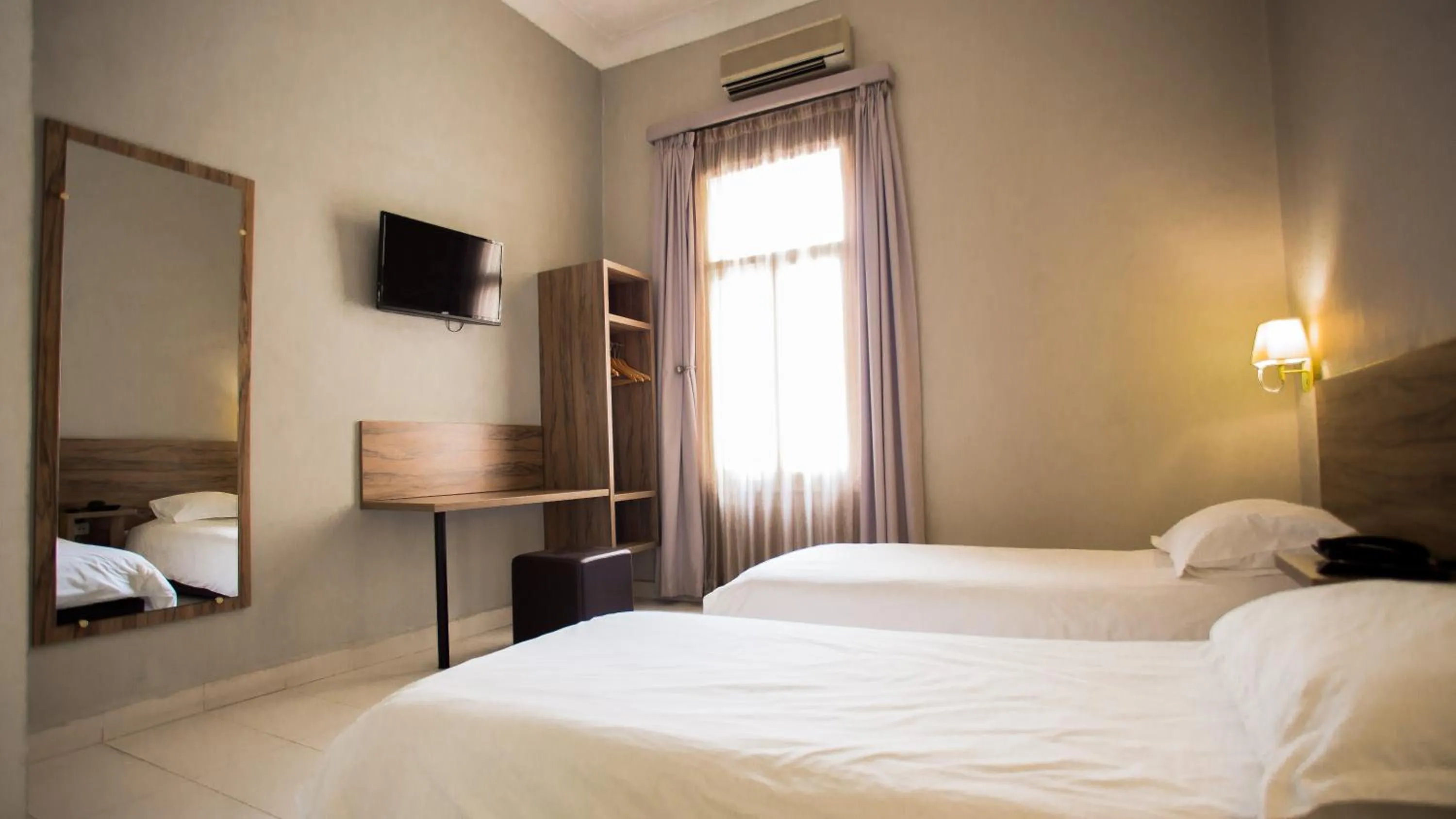 Bedroom, Bed in Hôtel Olympic