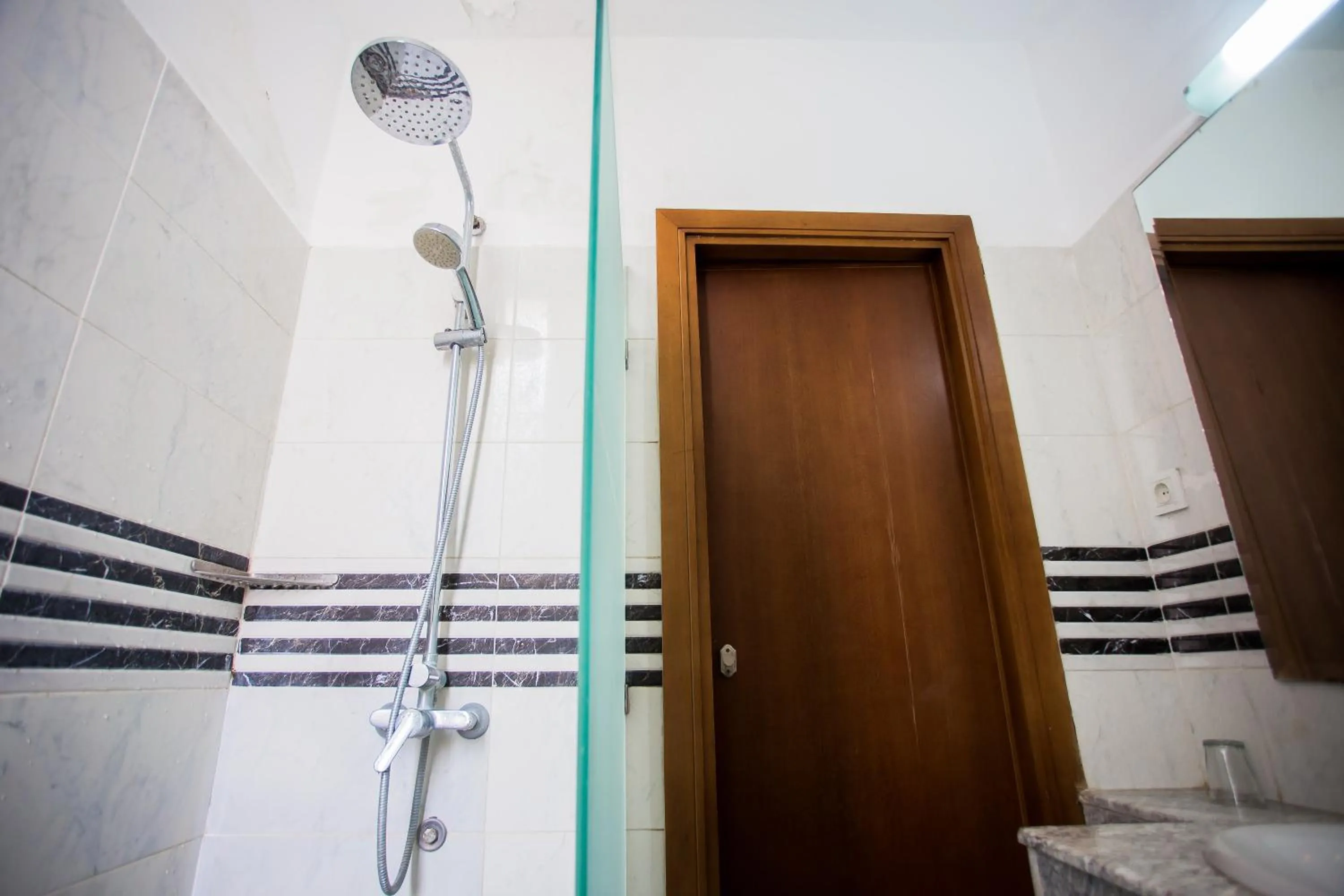 Bathroom in Hôtel Olympic