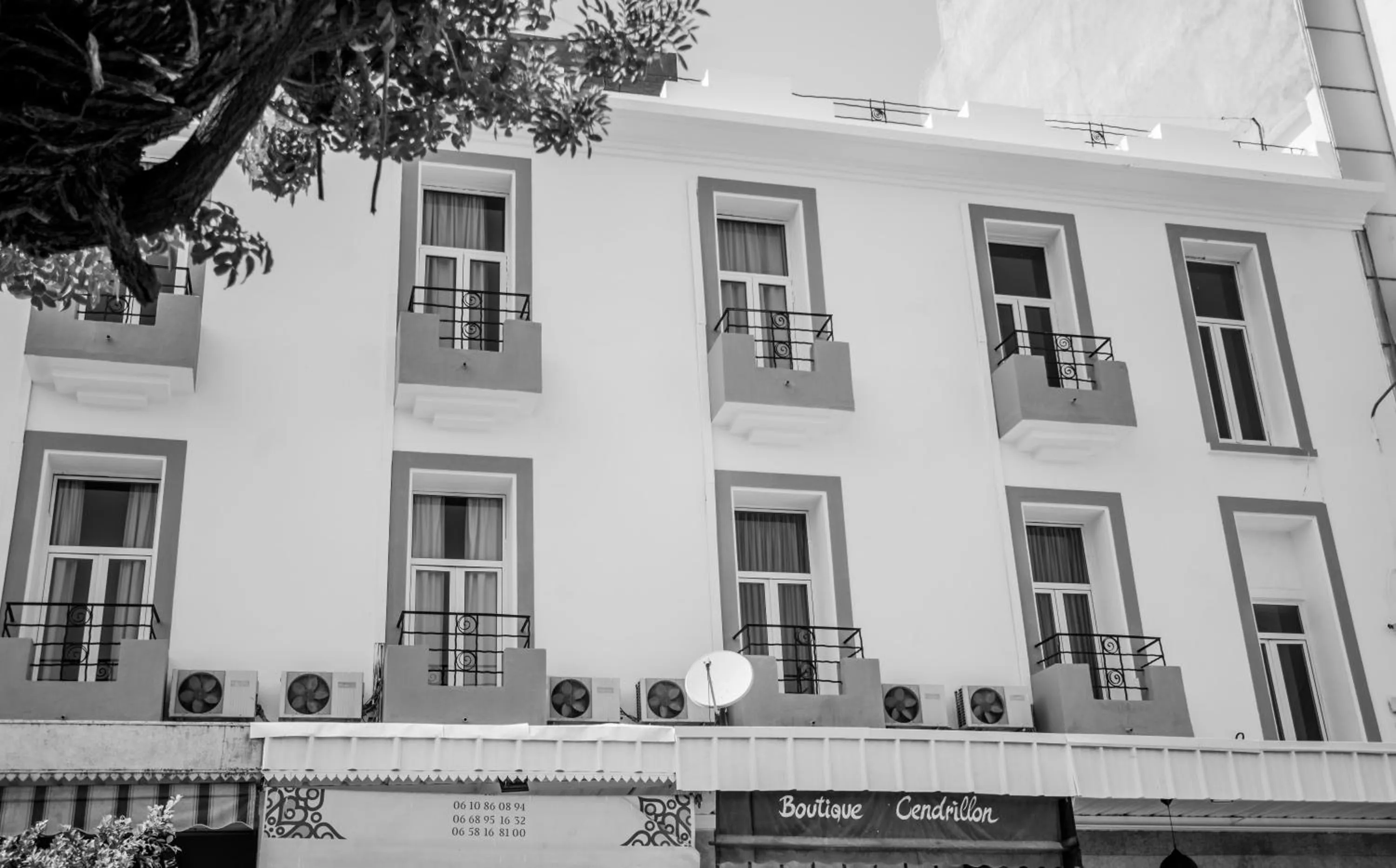 Property building in Hôtel Olympic