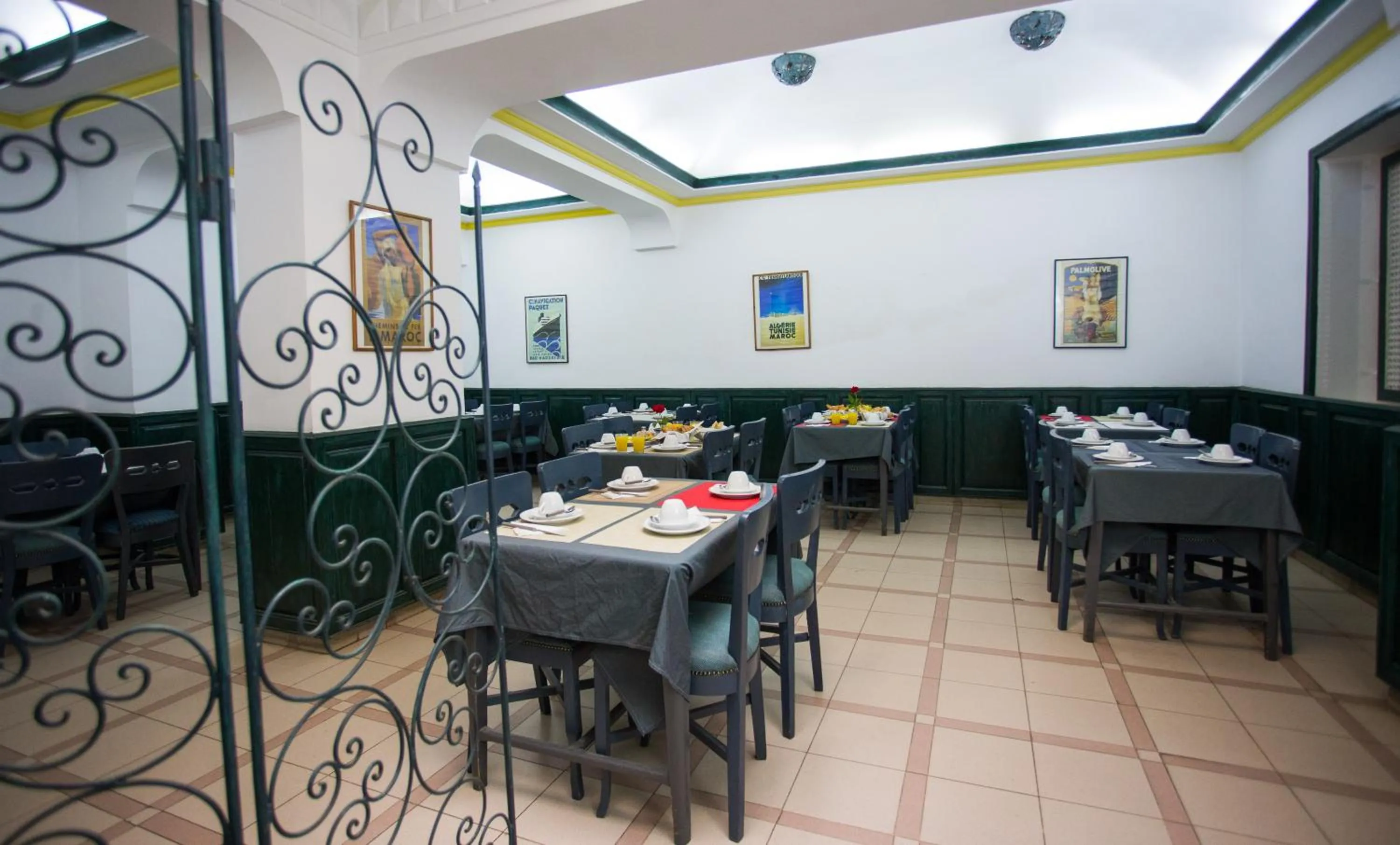 Restaurant/places to eat in Hôtel Olympic