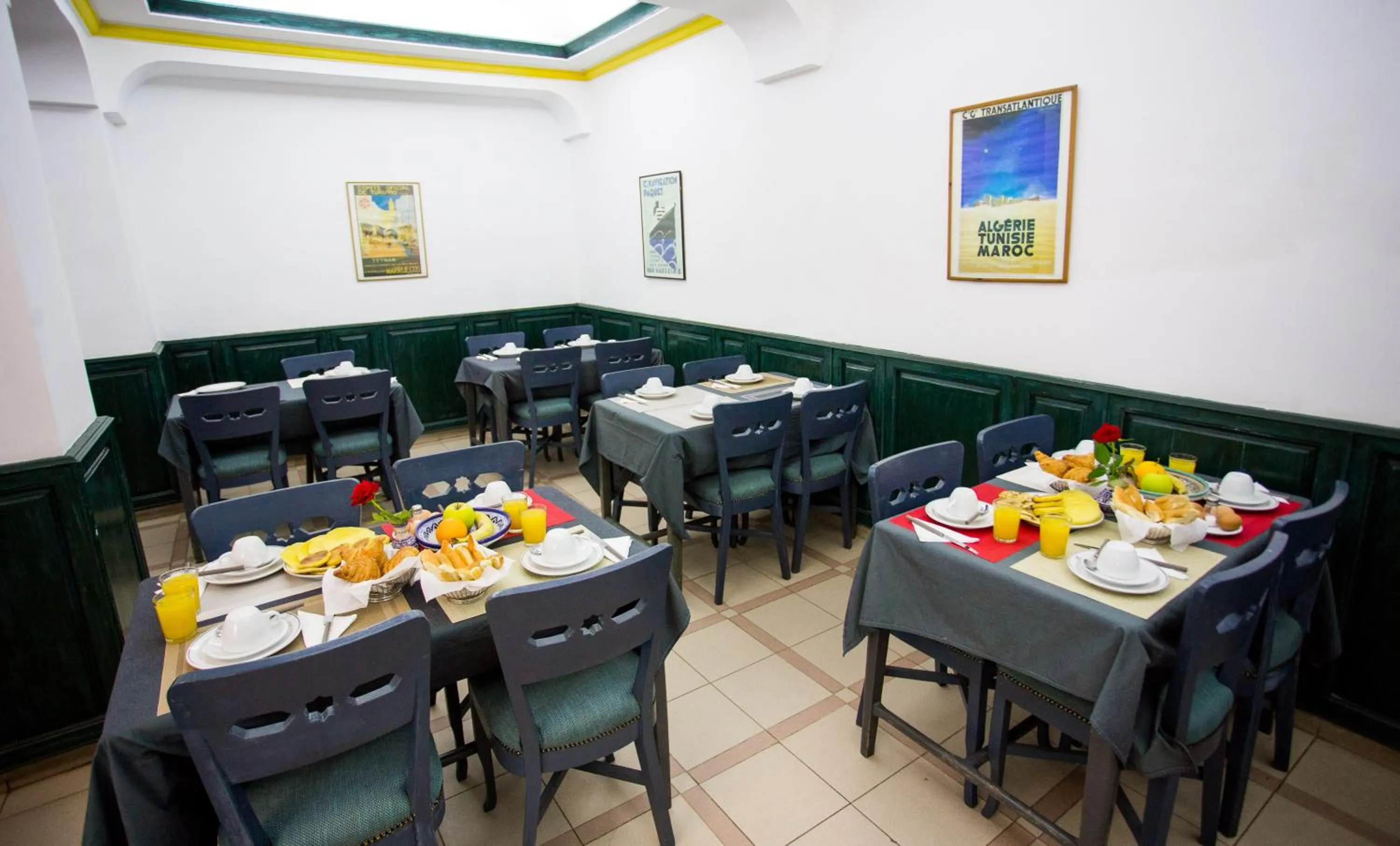 Restaurant/places to eat in Hôtel Olympic