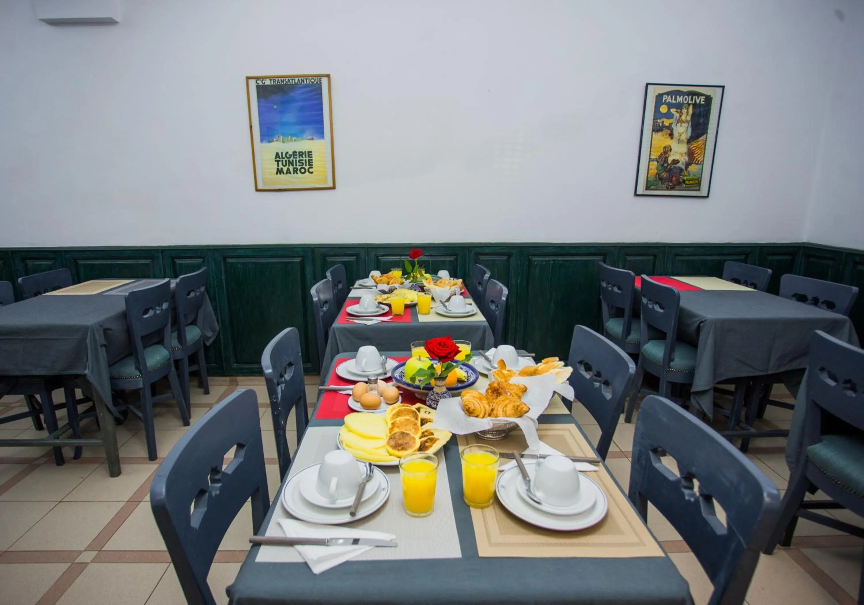 Restaurant/places to eat in Hôtel Olympic