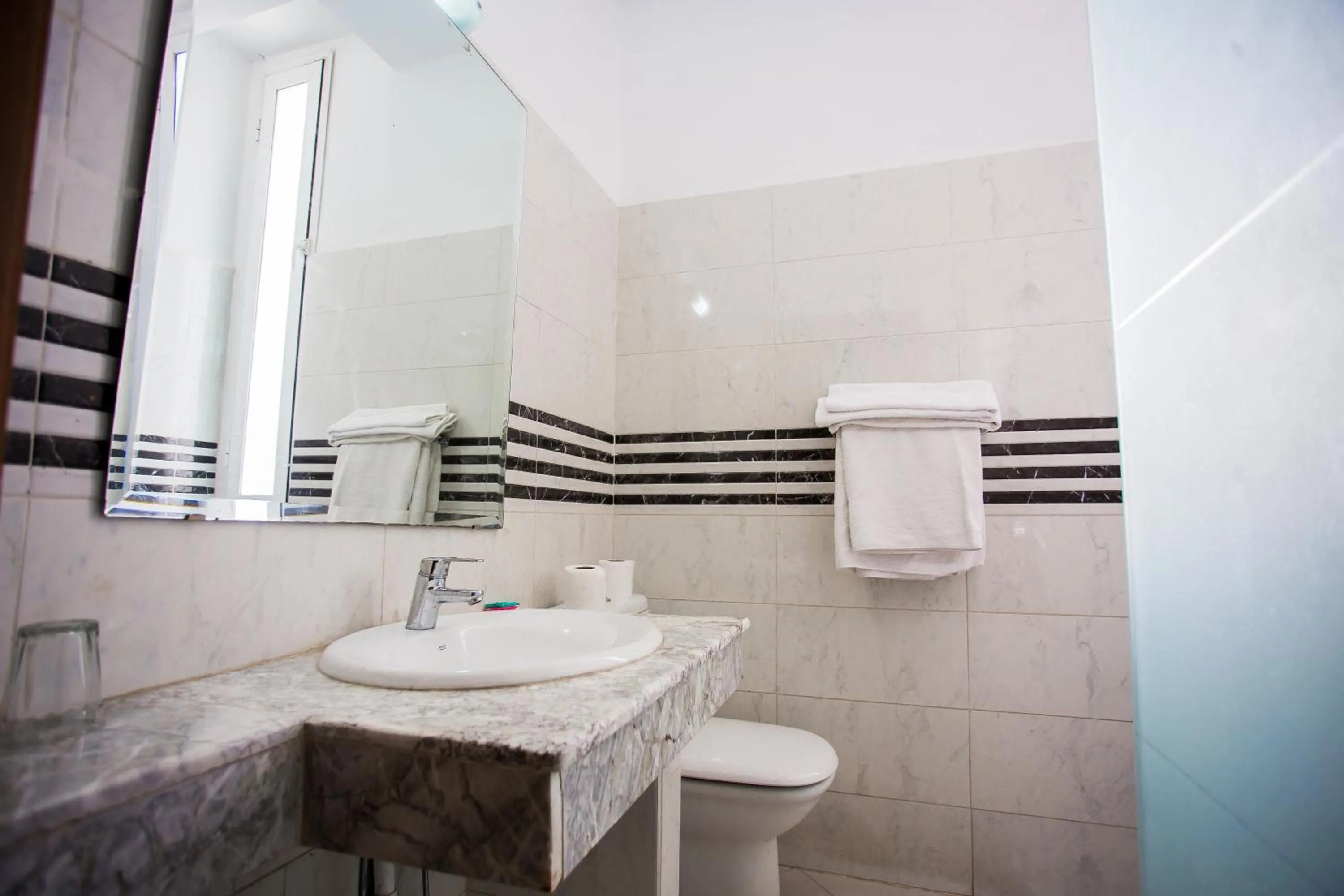 Bathroom in Hôtel Olympic