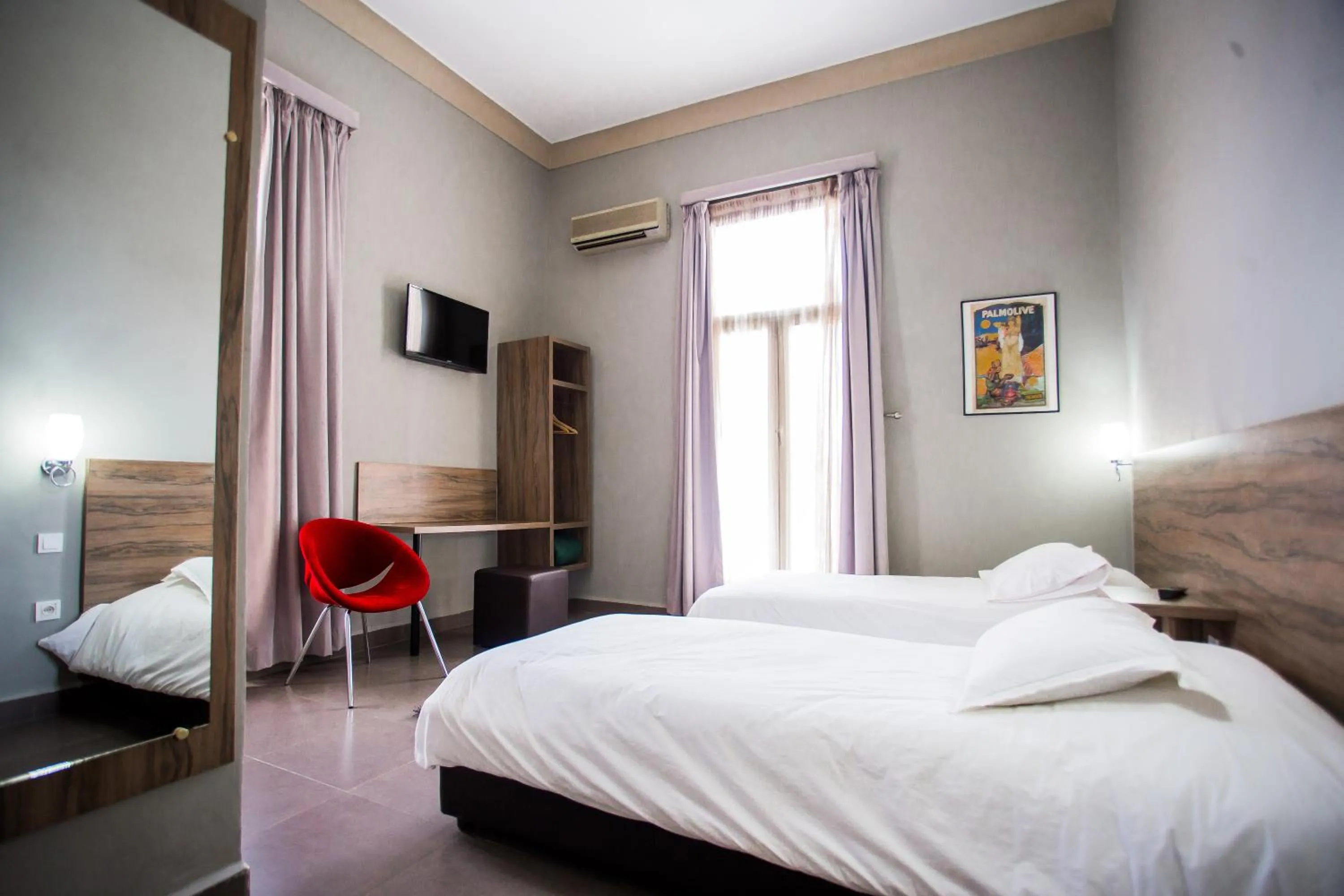 Photo of the whole room, Bed in Hôtel Olympic