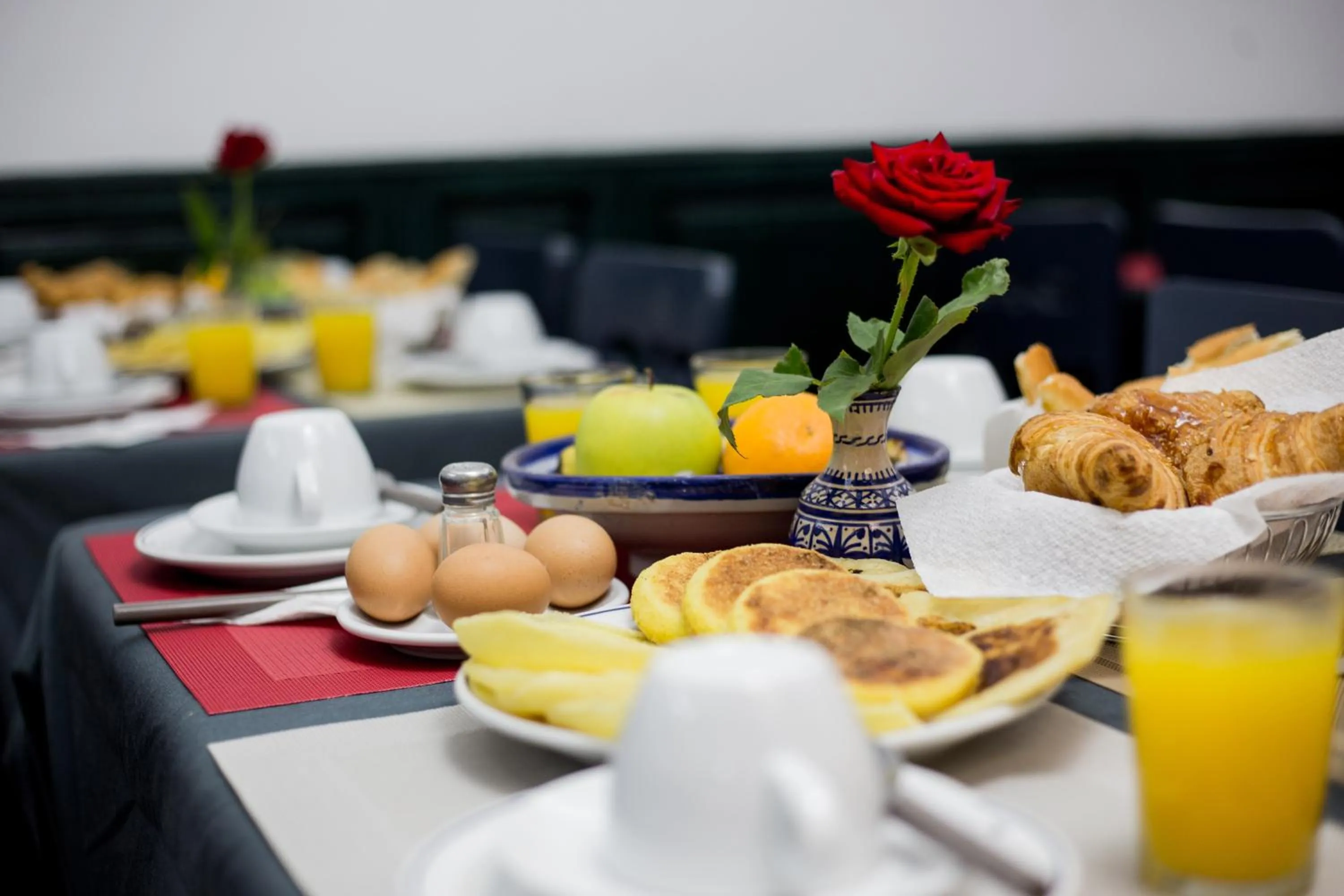 Continental breakfast in Hôtel Olympic