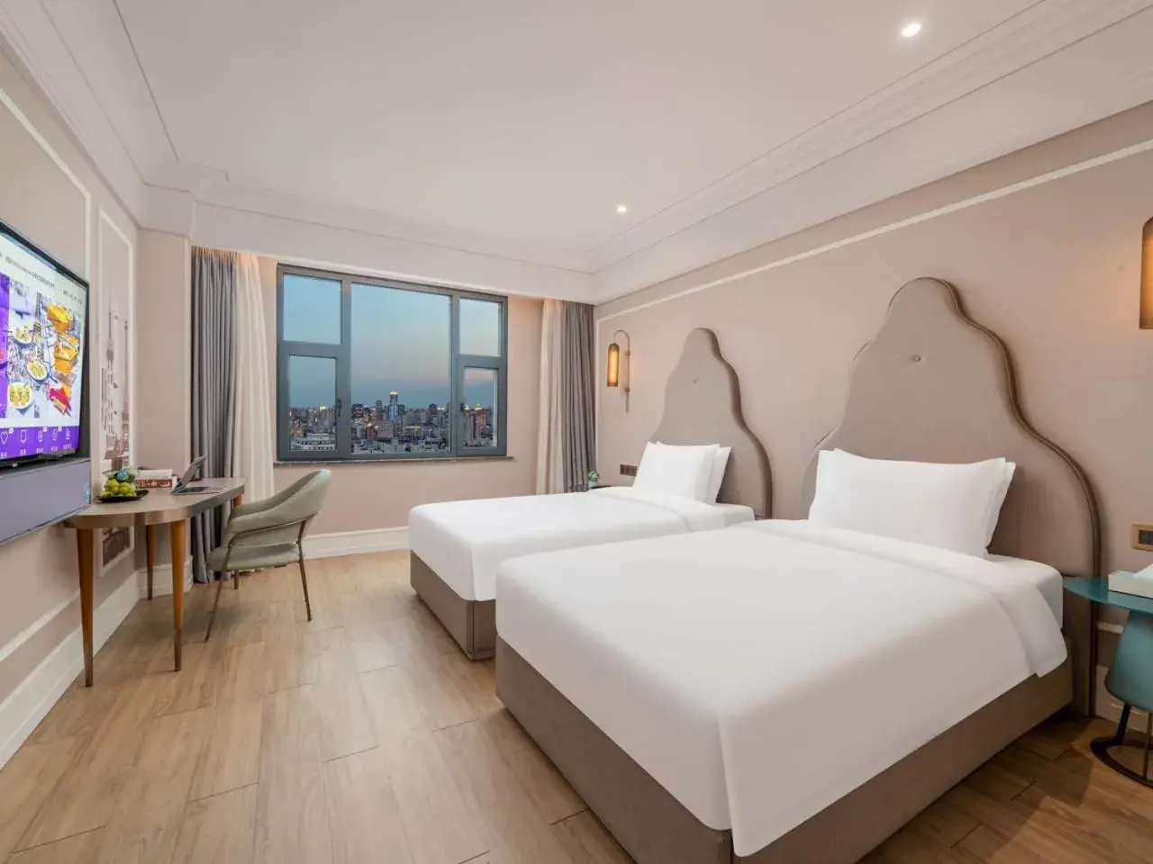 Photo of the whole room, Bed in Mercure Shanghai Global Harbour Photo of the whole room, Bed in Mercure Shanghai Global Harbour