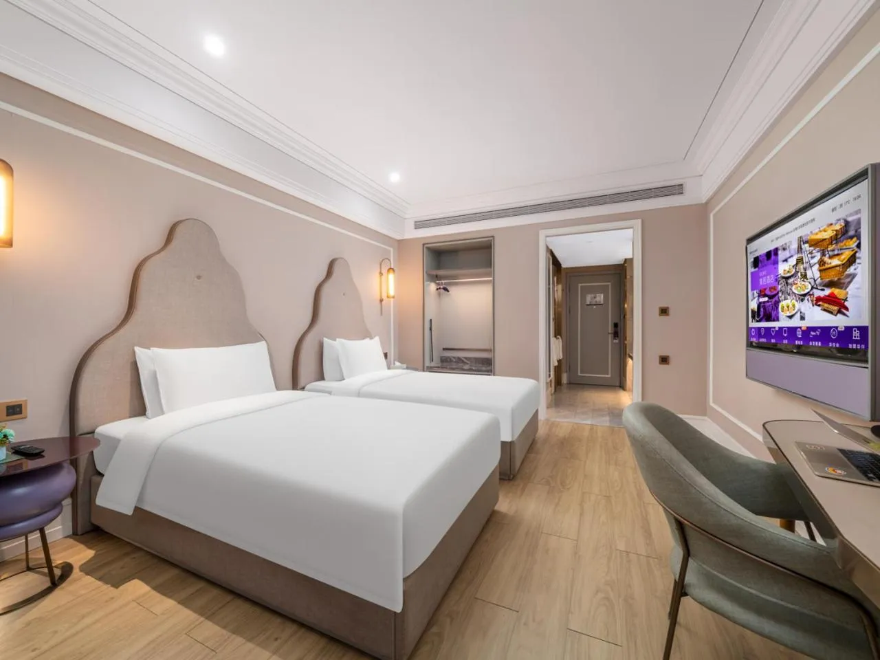 Photo of the whole room in Mercure Shanghai Global Harbour